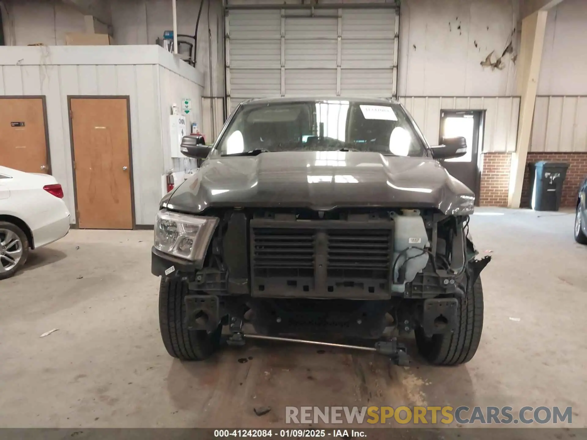 13 fotografías del automóvil dañado 1C6RREBT9KN617833 RAM 1500 2019