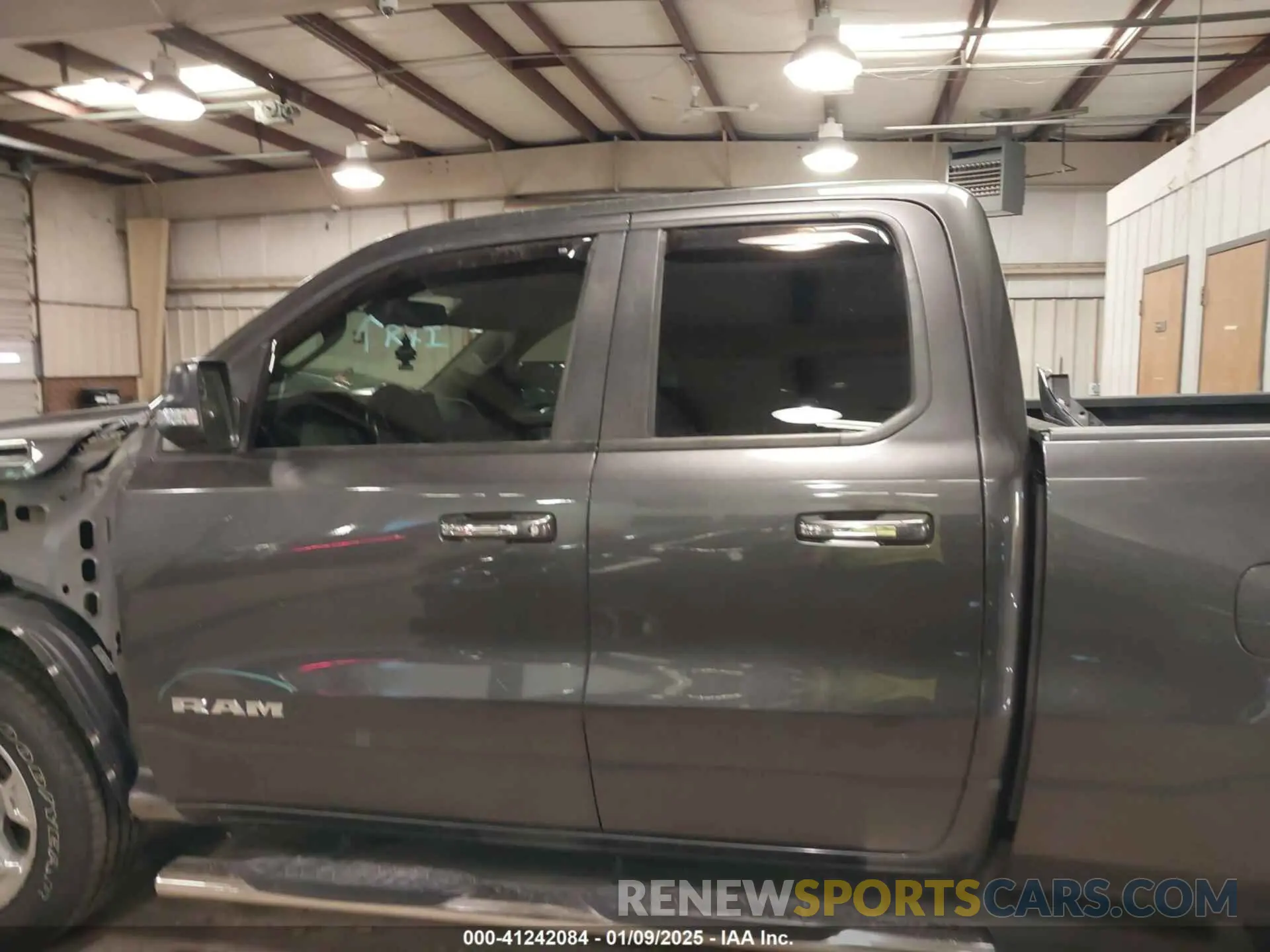 15 fotografías del automóvil dañado 1C6RREBT9KN617833 RAM 1500 2019