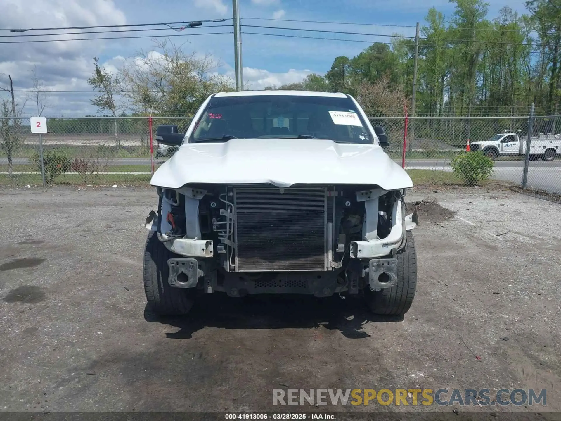 12 fotografías del automóvil dañado 1C6RREBTXKN665924 RAM 1500 2019