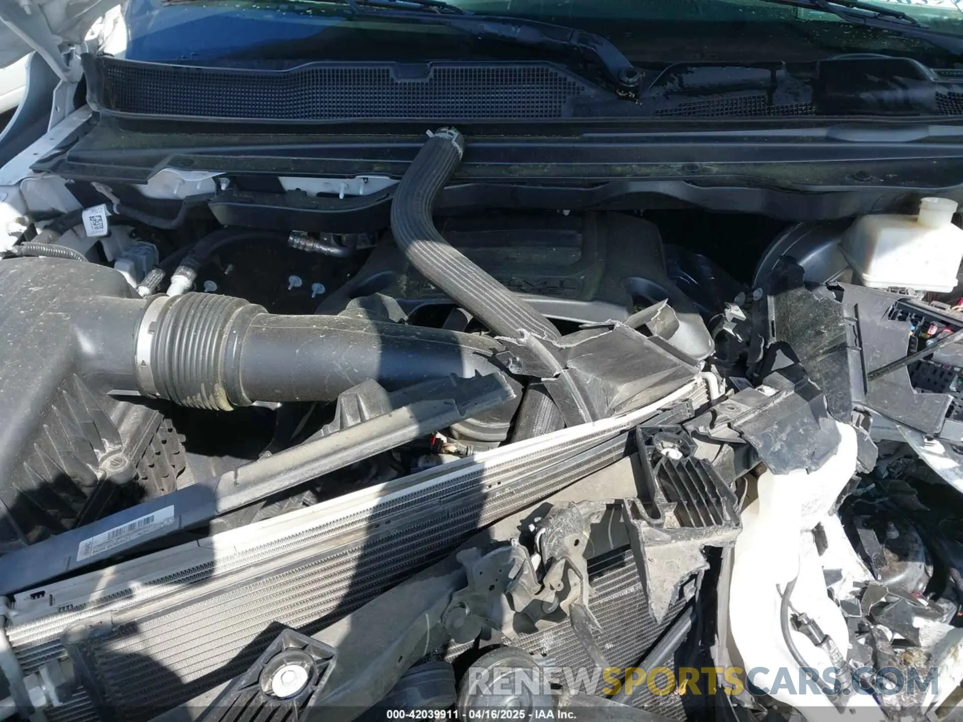 10 fotografías del automóvil dañado 1C6RRECT2KN596550 RAM 1500 2019