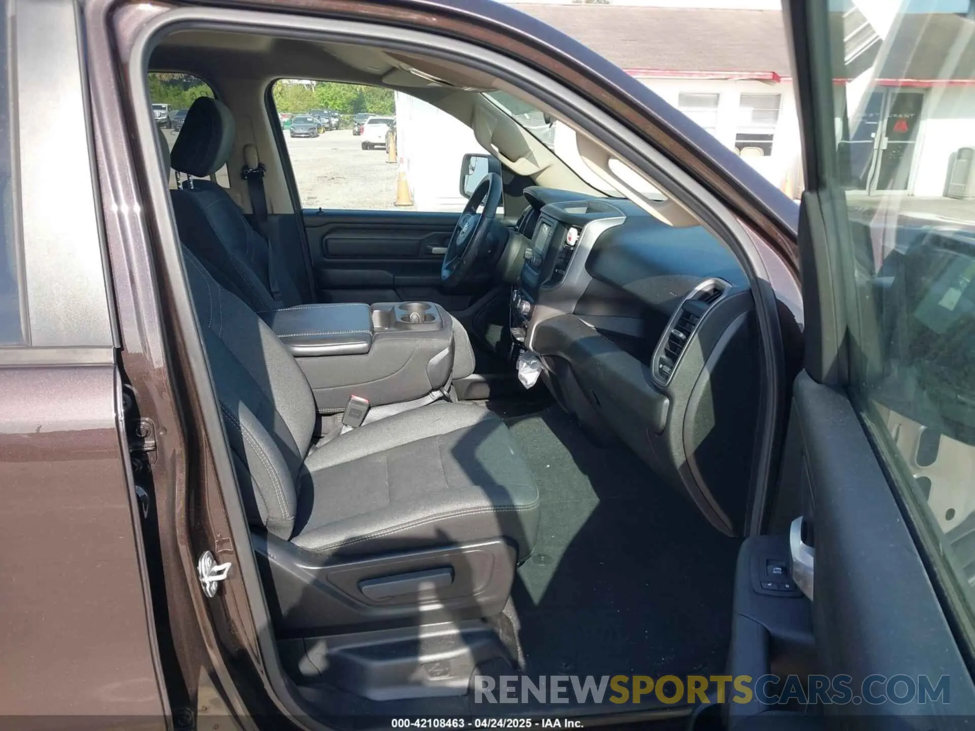 5 fotografías del automóvil dañado 1C6RRECT2KN614786 RAM 1500 2019