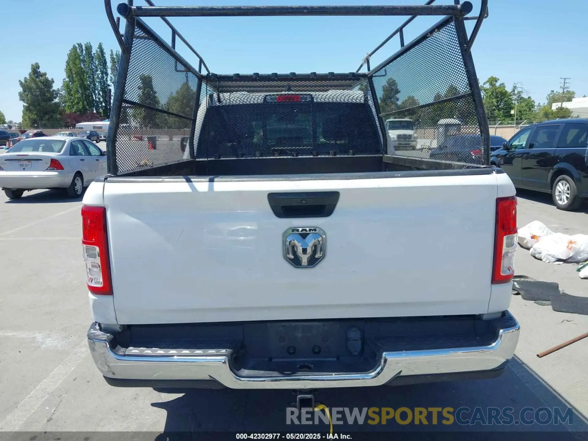 16 fotografías del automóvil dañado 1C6RRECT6KN884457 RAM 1500 2019