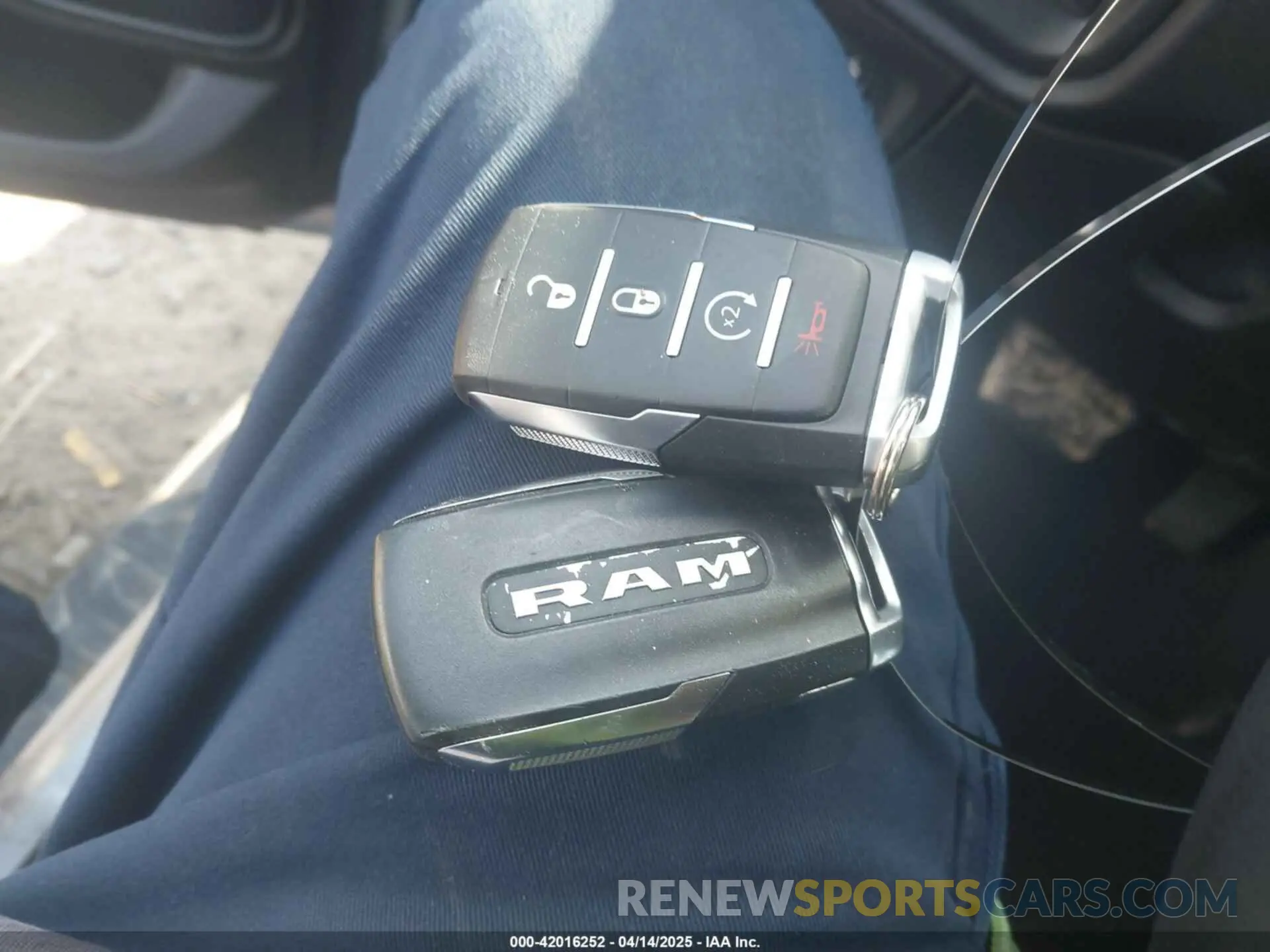 11 fotografías del automóvil dañado 1C6RREFT1KN684047 RAM 1500 2019