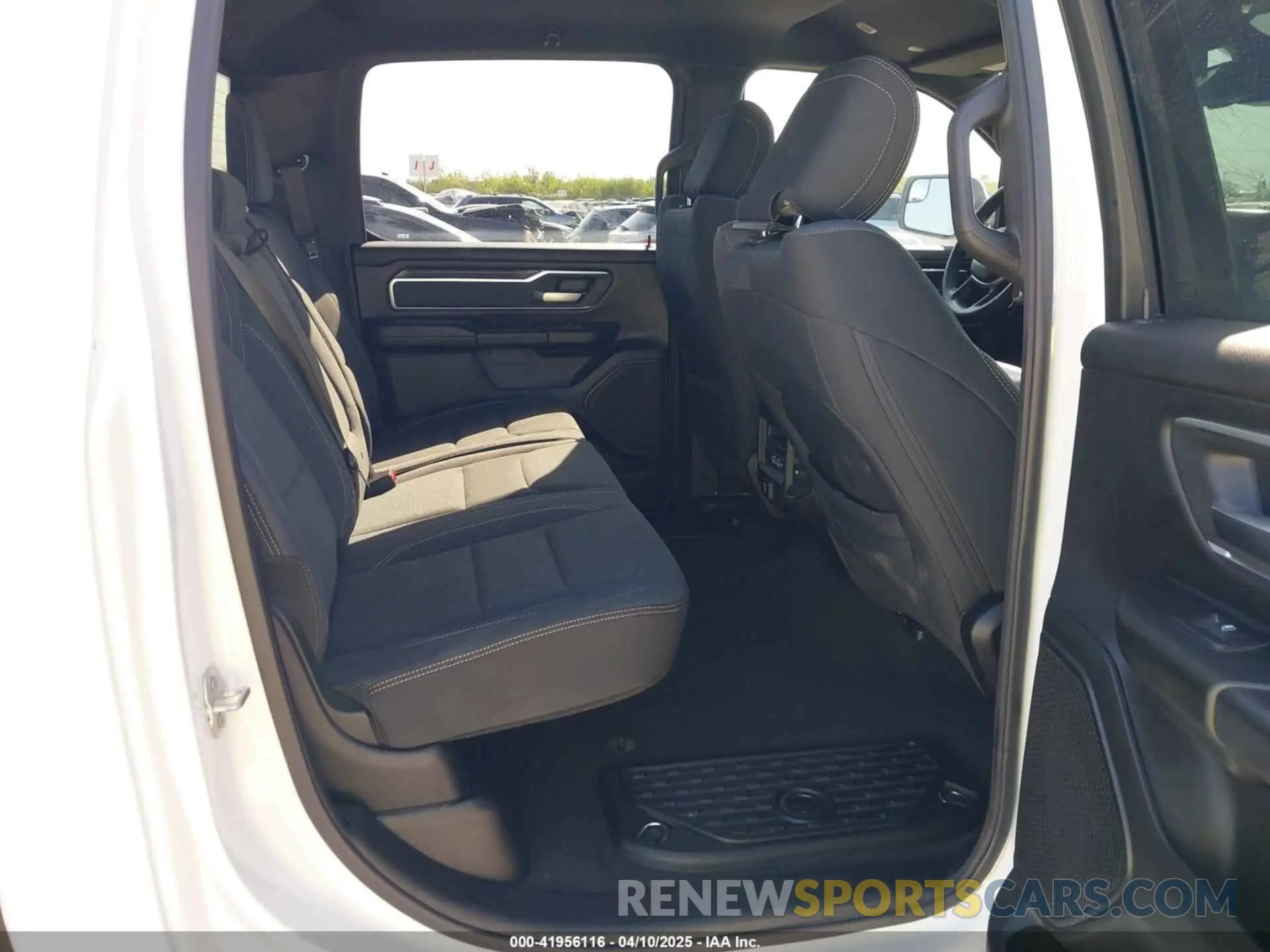 8 fotografías del automóvil dañado 1C6RREFT3KN717033 RAM 1500 2019