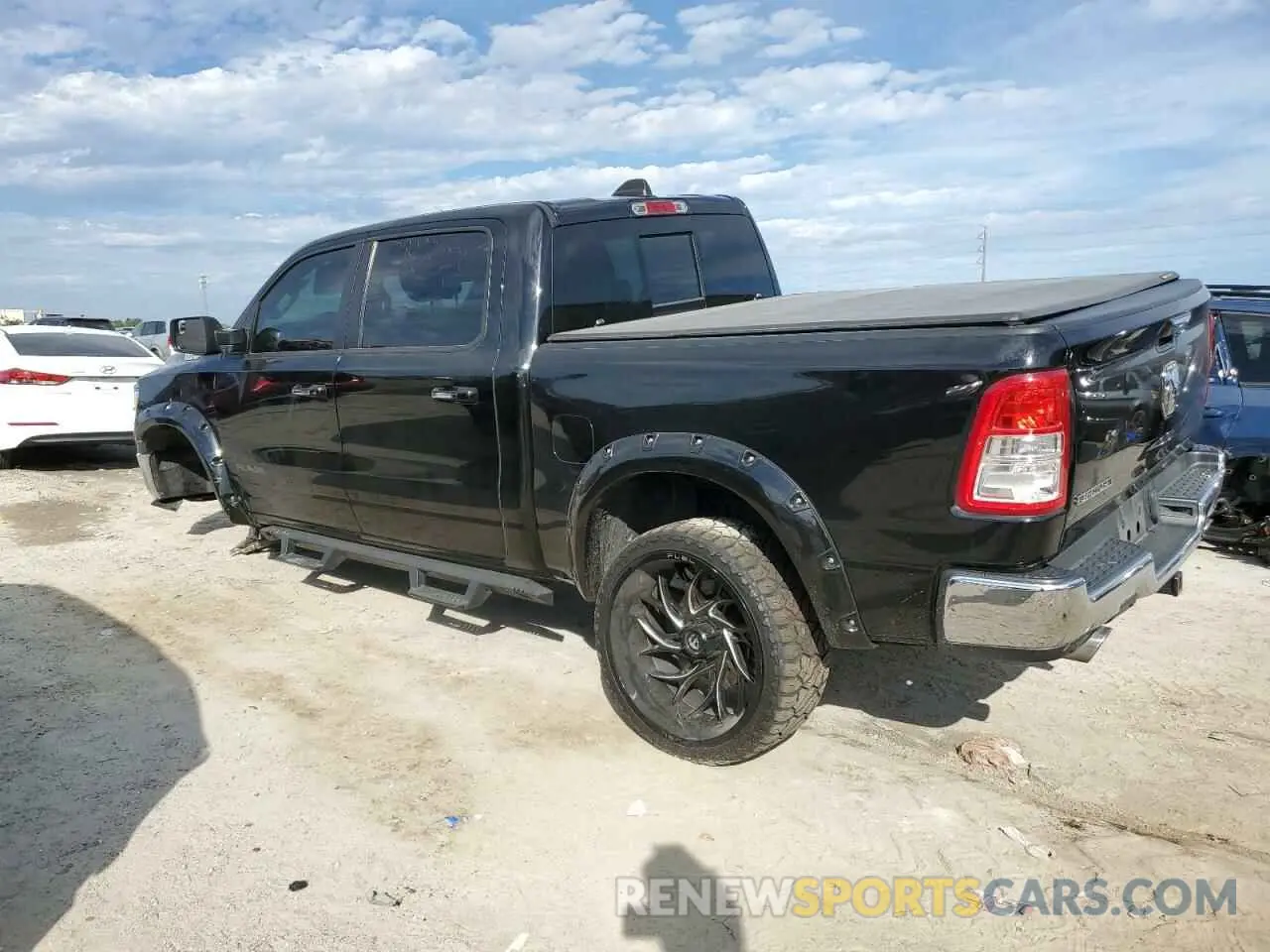 2 fotografías del automóvil dañado 1C6RREFT4KN851453 RAM 1500 2019