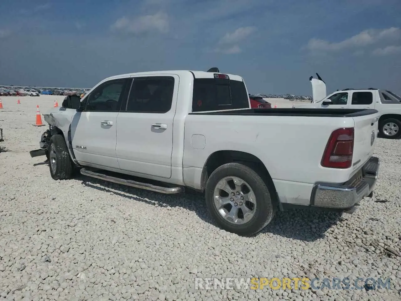 2 fotografías del automóvil dañado 1C6RREFT8KN527101 RAM 1500 2019