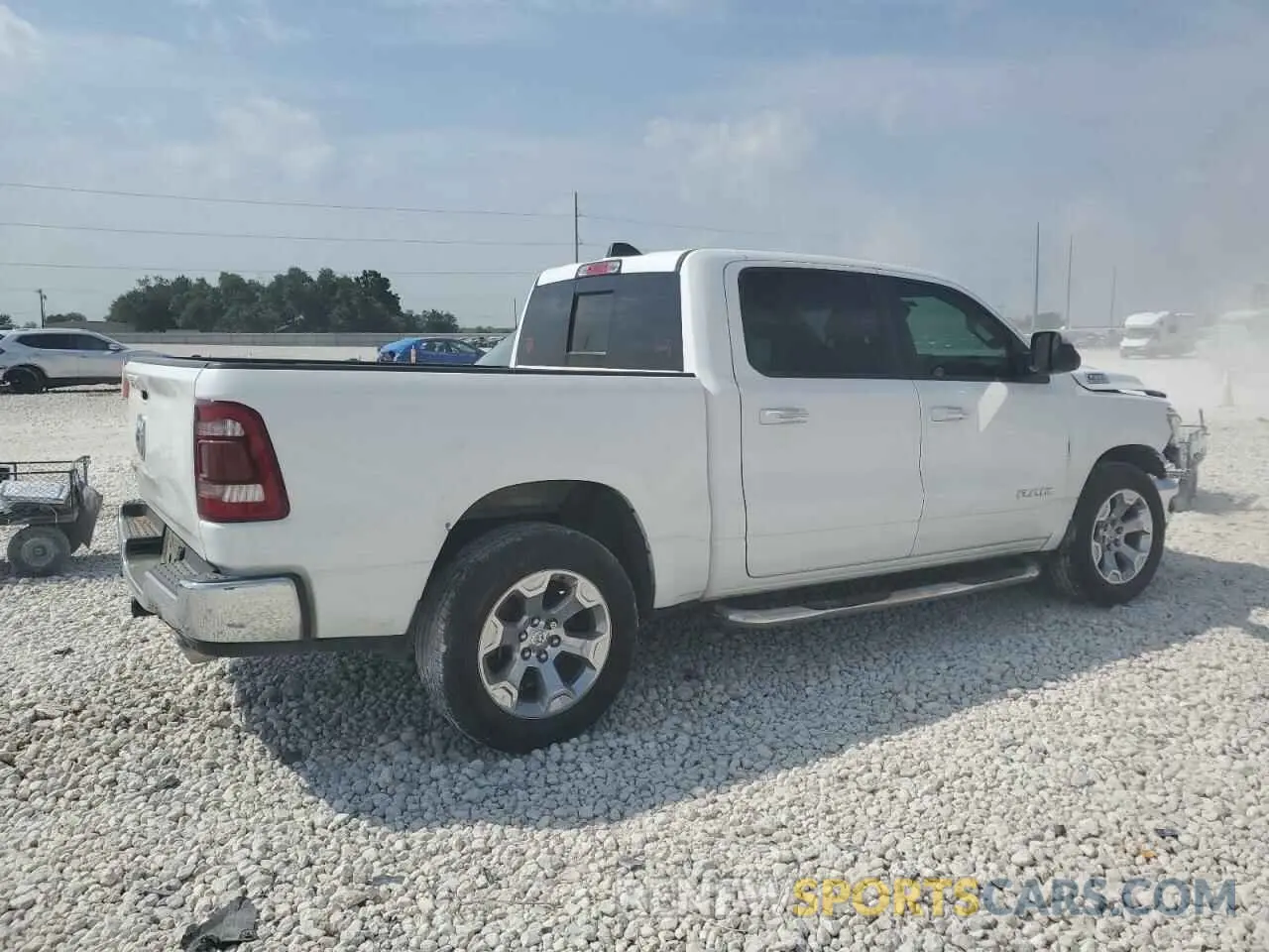 3 fotografías del automóvil dañado 1C6RREFT8KN527101 RAM 1500 2019