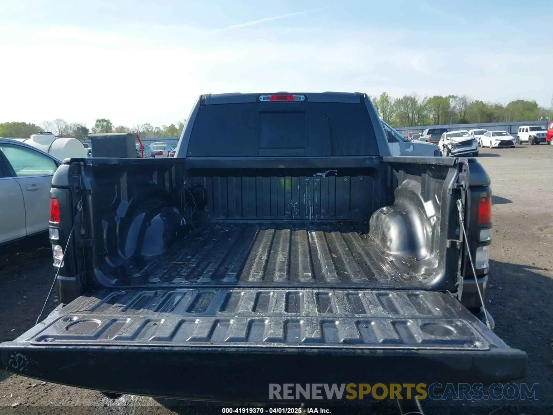 16 fotografías del automóvil dañado 1C6RREFTXKN793106 RAM 1500 2019