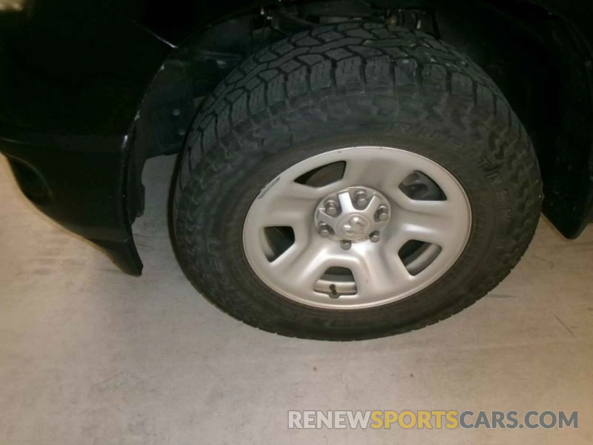 4 fotografías del automóvil dañado 1C6RREGG8KN858245 RAM 1500 2019