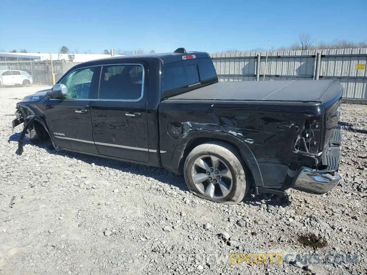 2 fotografías del automóvil dañado 1C6RREHT4KN502550 RAM 1500 2019