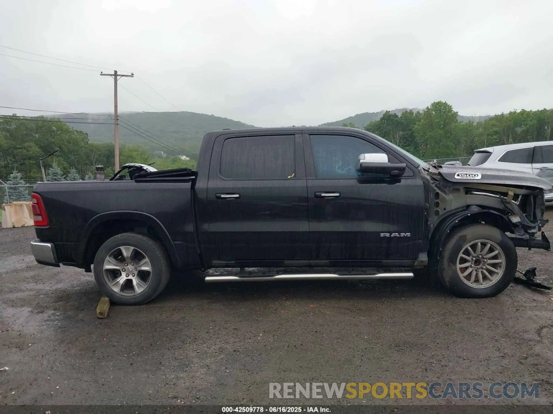 13 fotografías del automóvil dañado 1C6RREJT3KN502713 RAM 1500 2019
