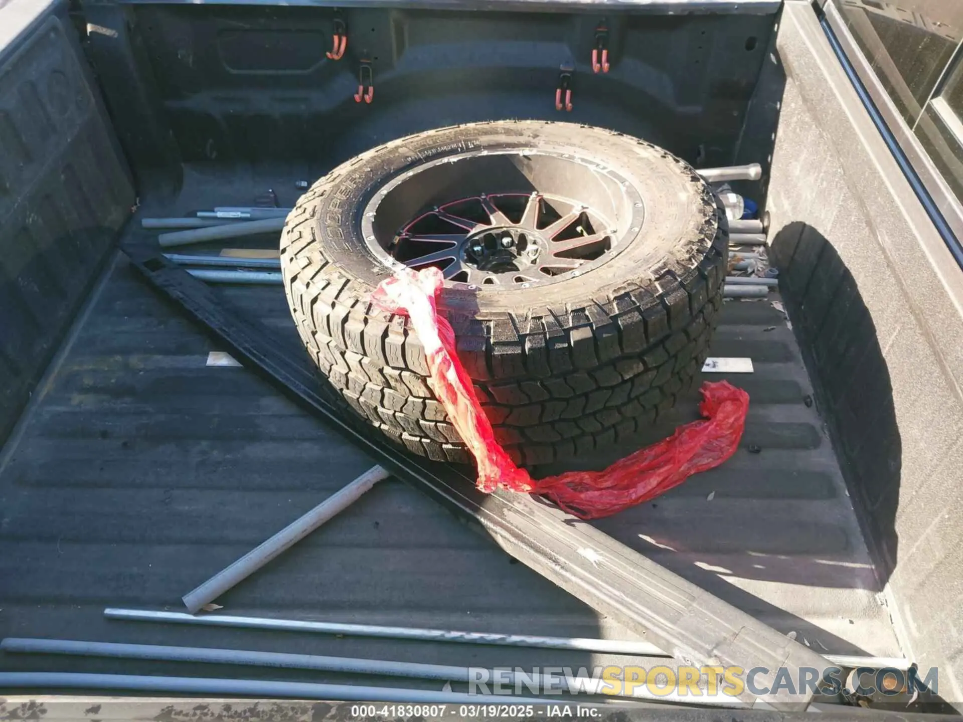 12 fotografías del automóvil dañado 1C6RRELT8KN549233 RAM 1500 2019