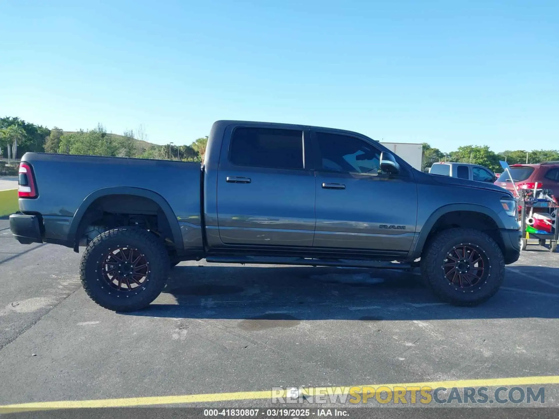 14 fotografías del automóvil dañado 1C6RRELT8KN549233 RAM 1500 2019