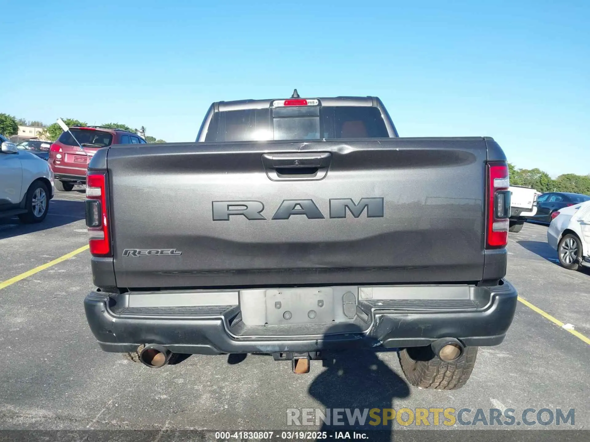 17 fotografías del automóvil dañado 1C6RRELT8KN549233 RAM 1500 2019
