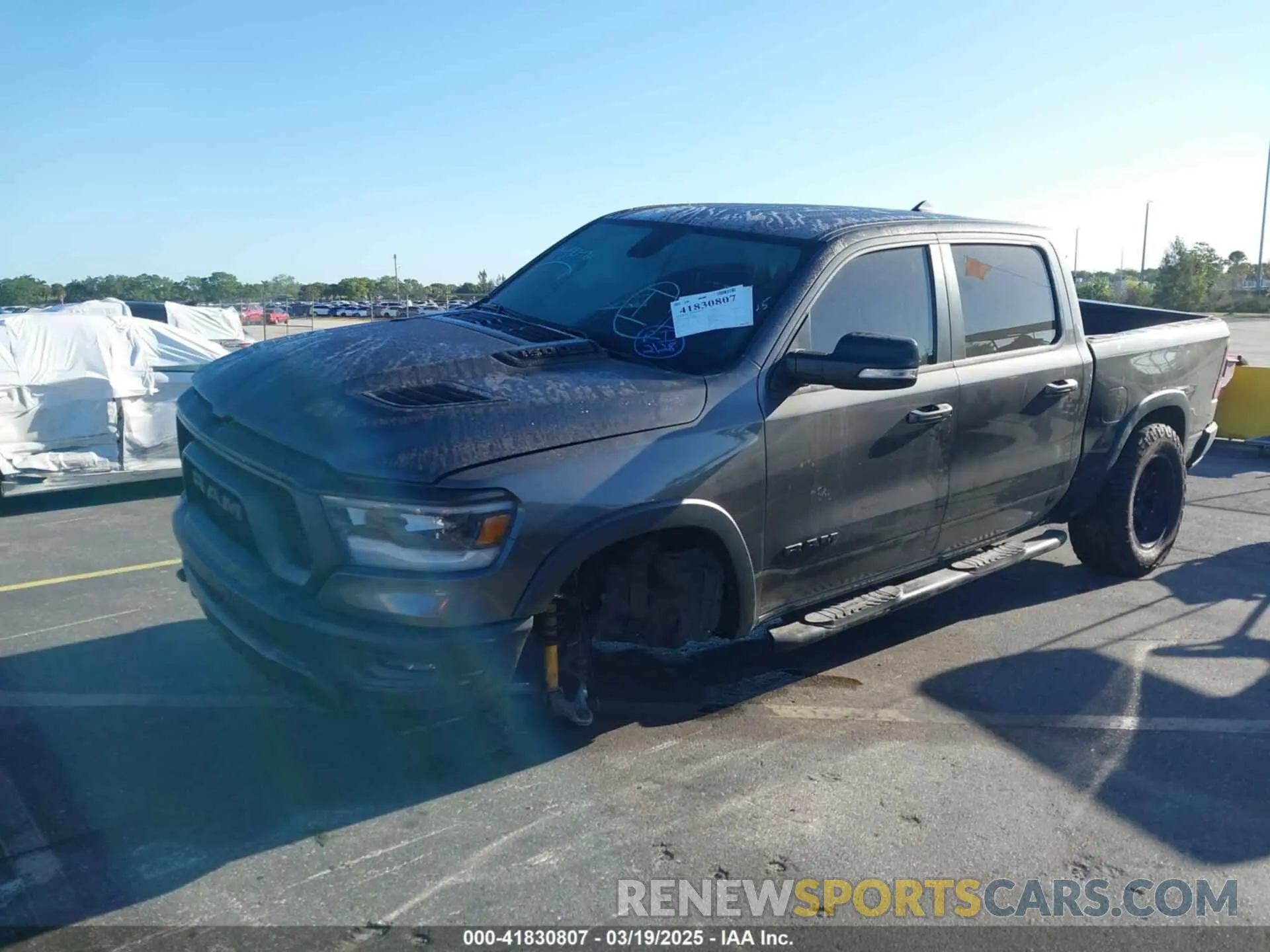 2 fotografías del automóvil dañado 1C6RRELT8KN549233 RAM 1500 2019