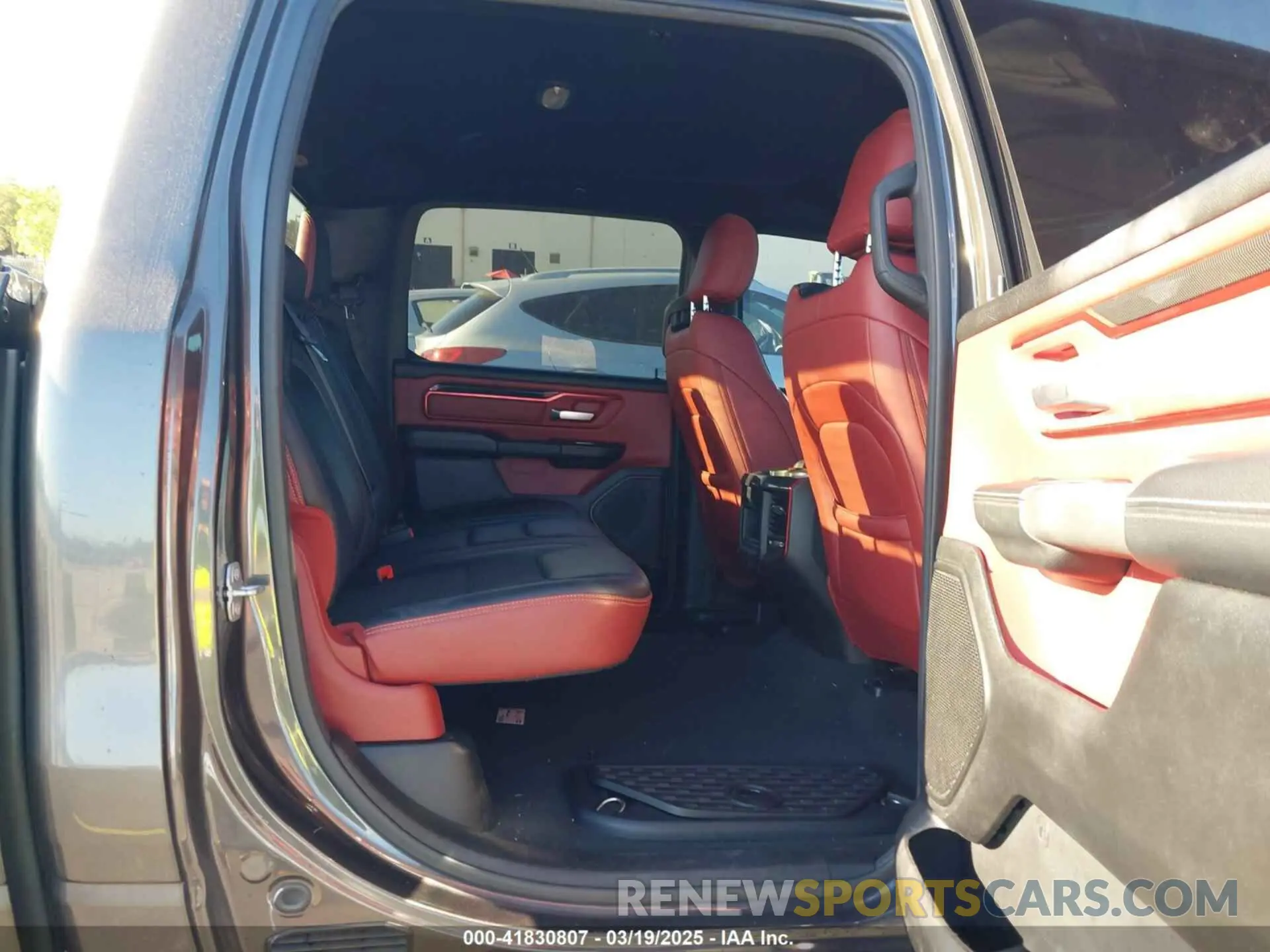 8 fotografías del automóvil dañado 1C6RRELT8KN549233 RAM 1500 2019