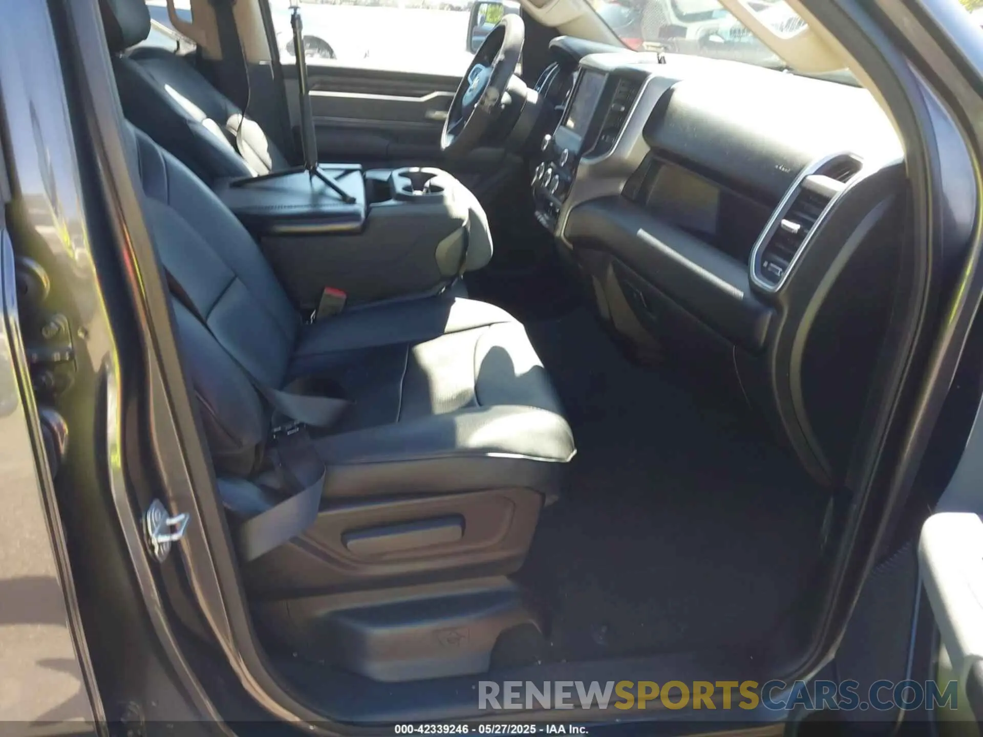 5 fotografías del automóvil dañado 1C6RRFFG1KN699043 RAM 1500 2019