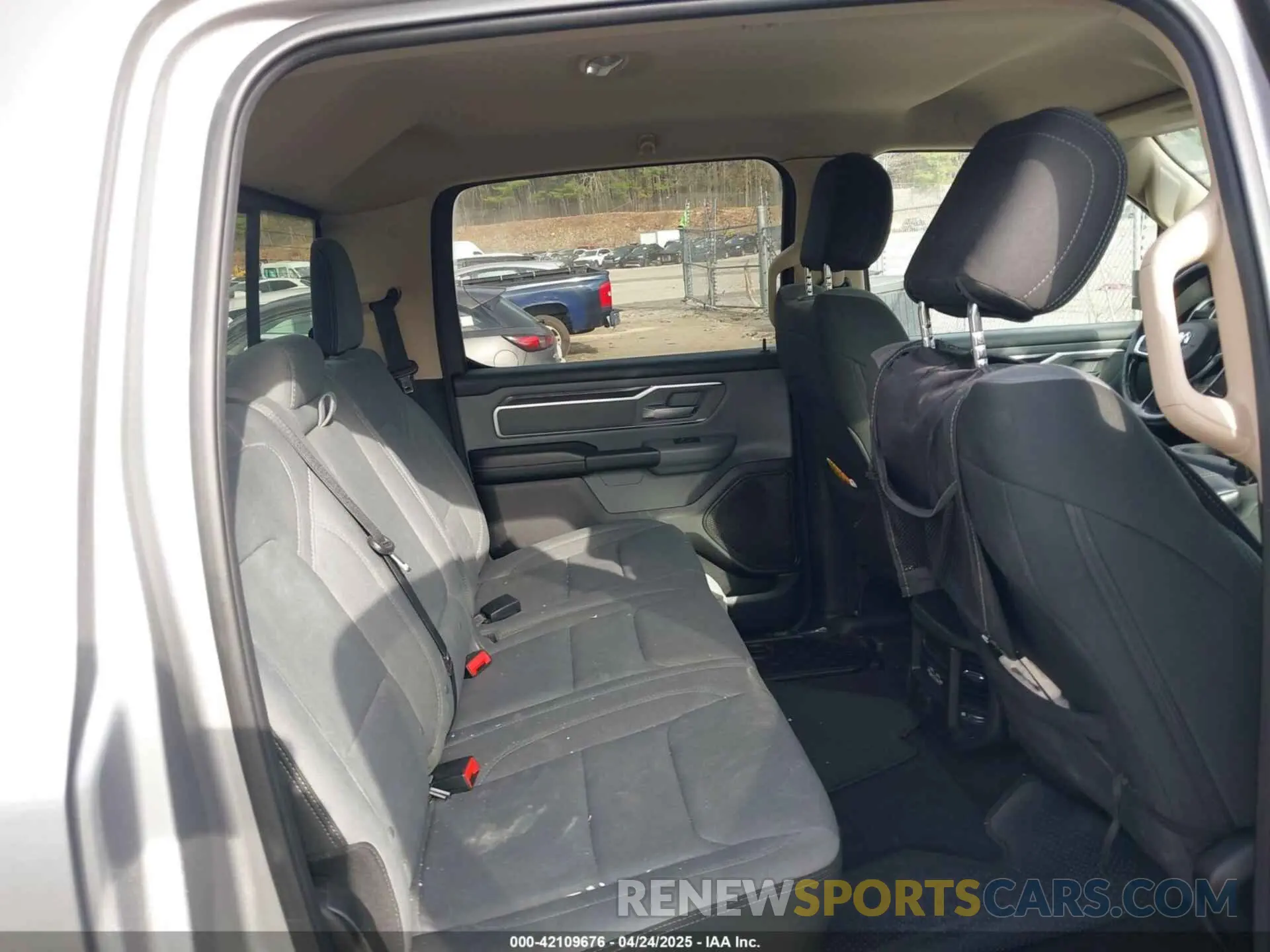 8 fotografías del automóvil dañado 1C6RRFFG2KN696717 RAM 1500 2019
