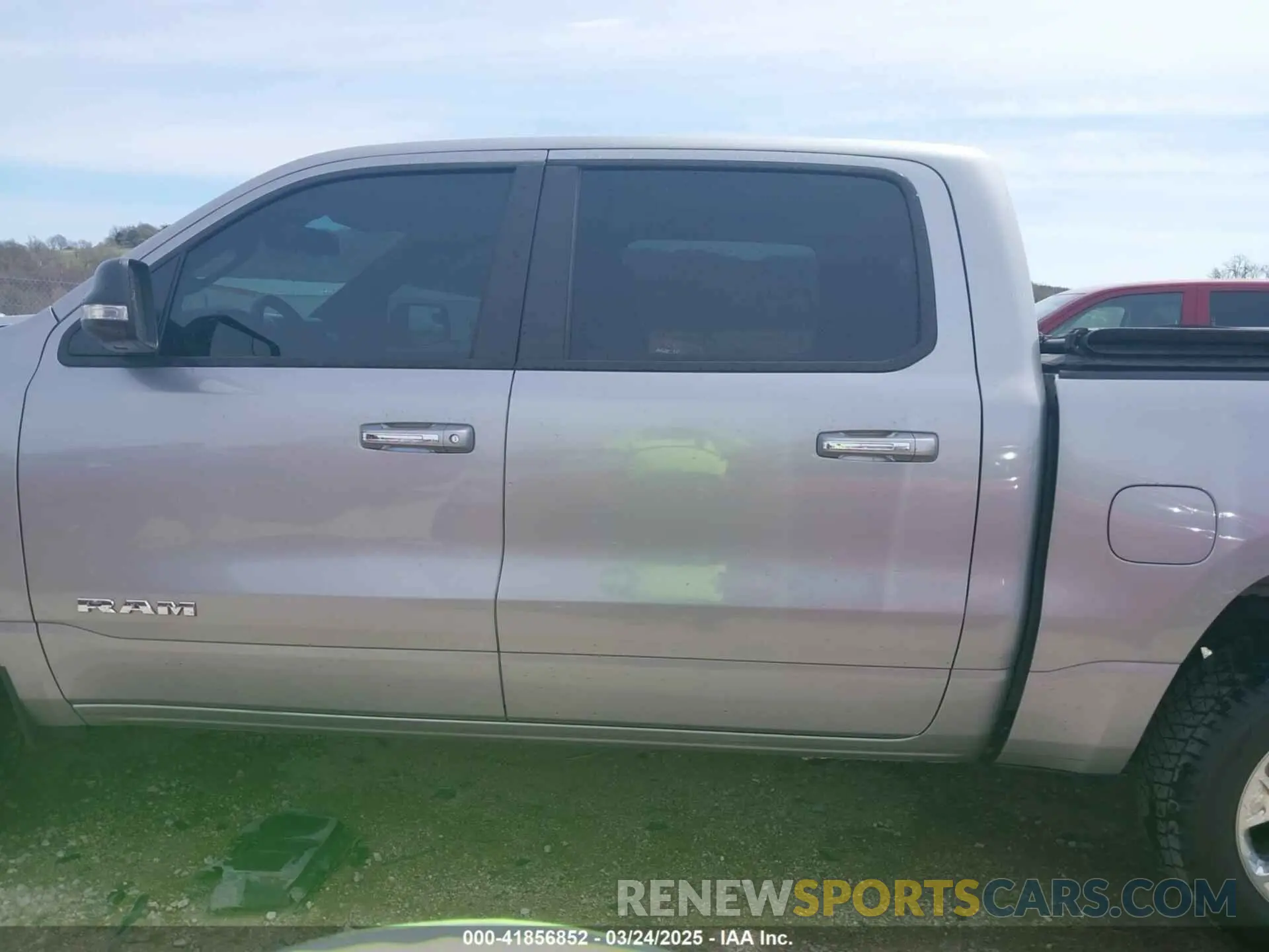 14 fotografías del automóvil dañado 1C6RRFFG3KN647381 RAM 1500 2019