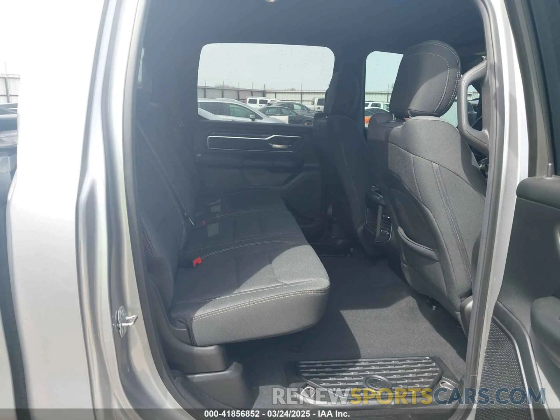 8 fotografías del automóvil dañado 1C6RRFFG3KN647381 RAM 1500 2019