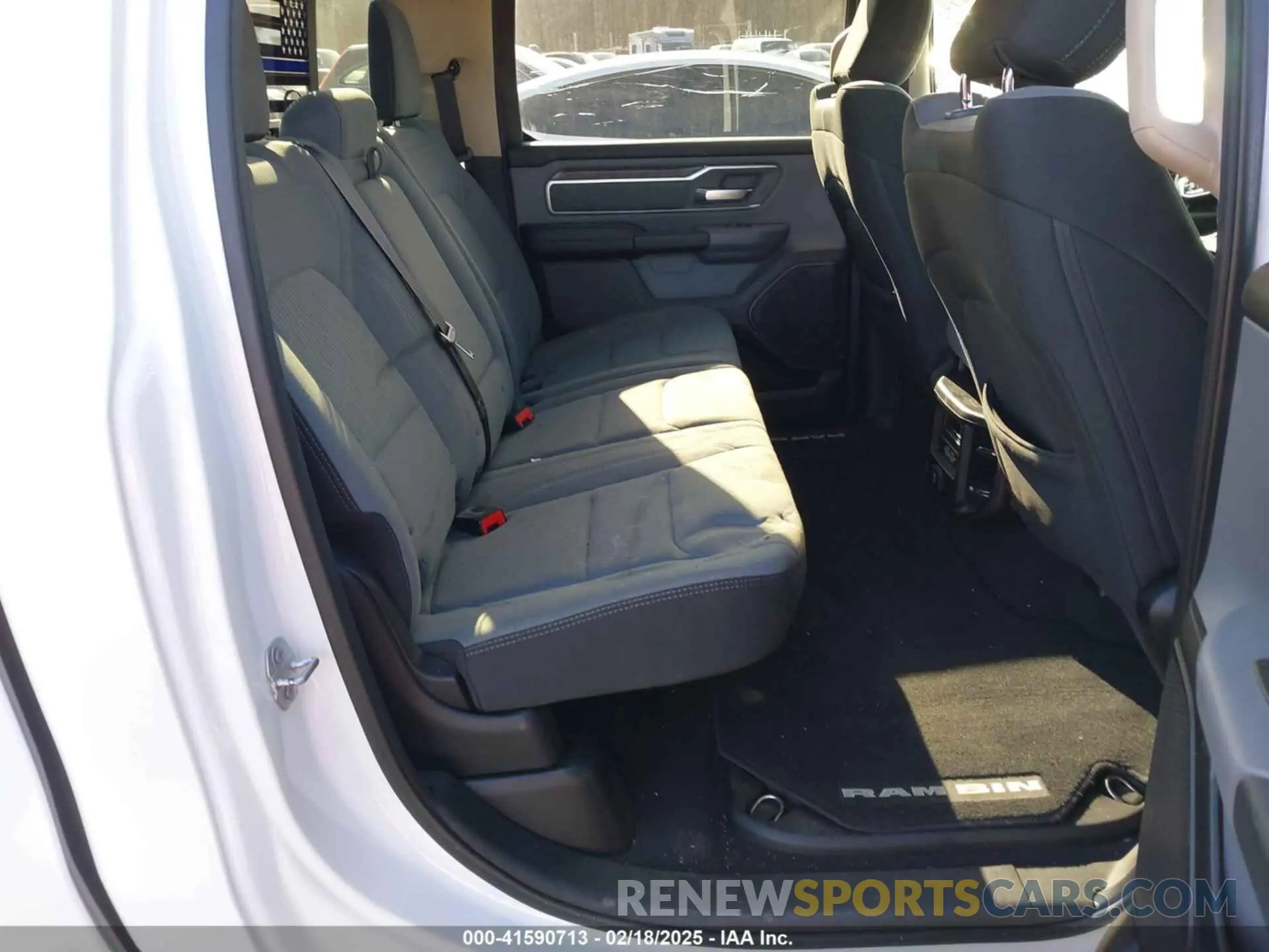 8 fotografías del automóvil dañado 1C6RRFFG7KN646220 RAM 1500 2019