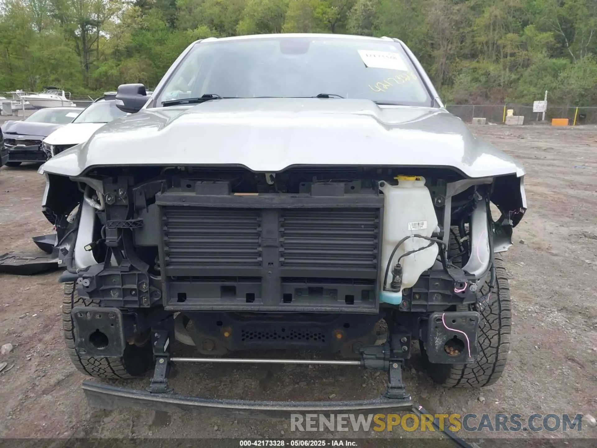 13 fotografías del automóvil dañado 1C6RRFFG7KN699046 RAM 1500 2019