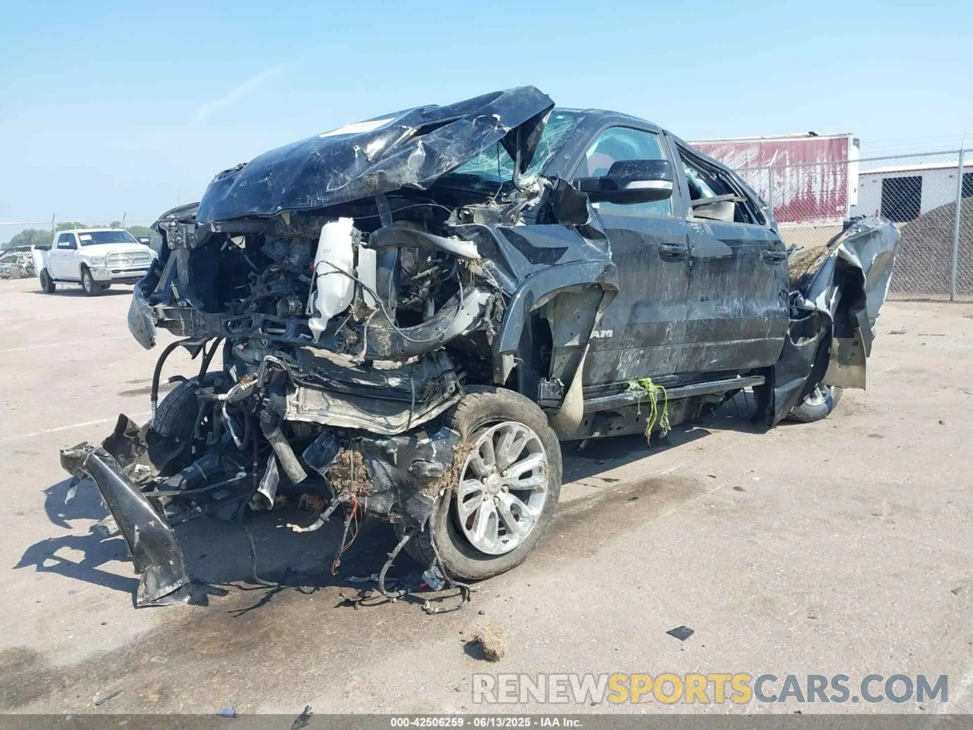 2 fotografías del automóvil dañado 1C6RRFJG0KN876494 RAM 1500 2019