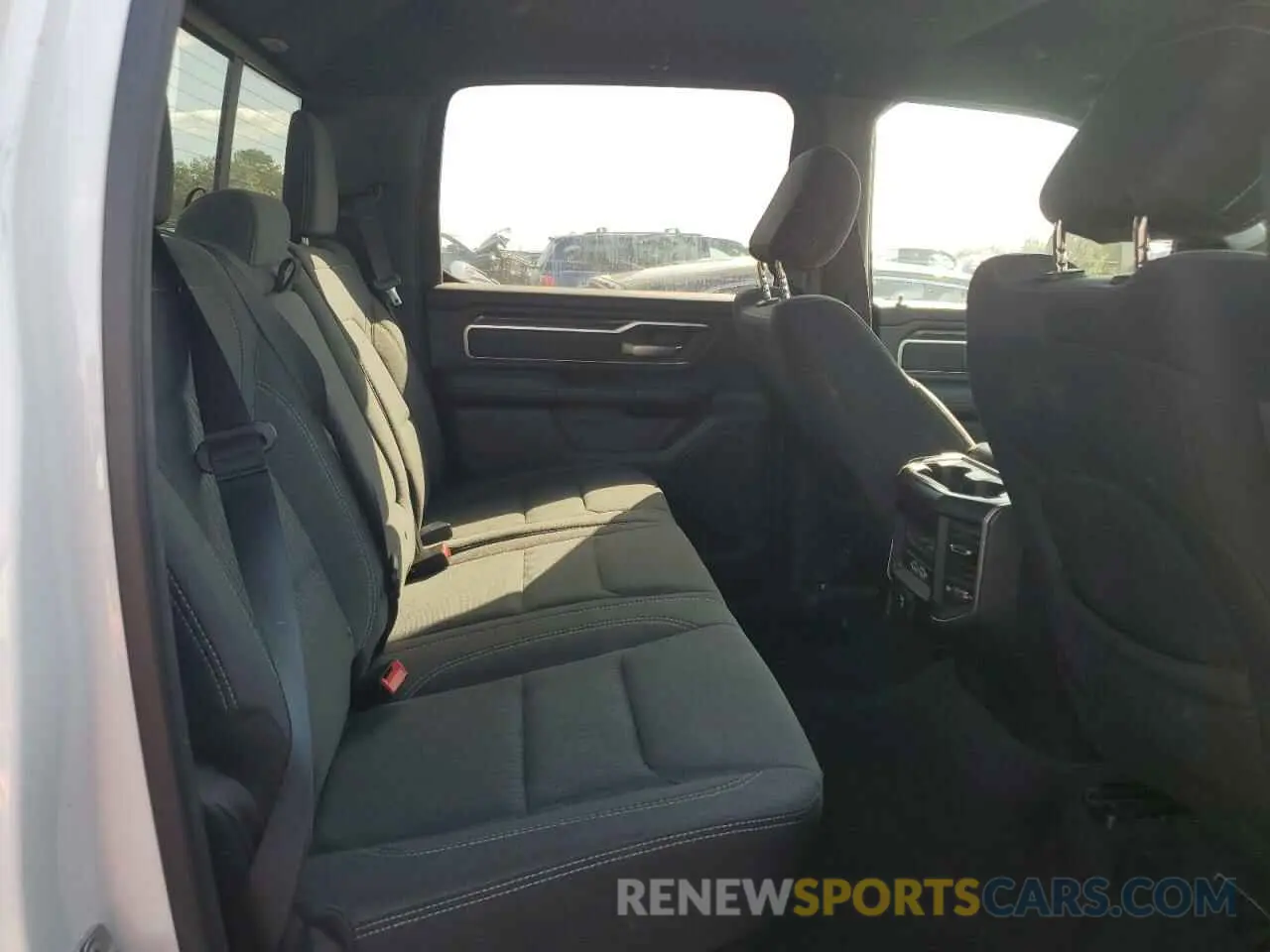10 fotografías del automóvil dañado 1C6SRFFT1KN856276 RAM 1500 2019
