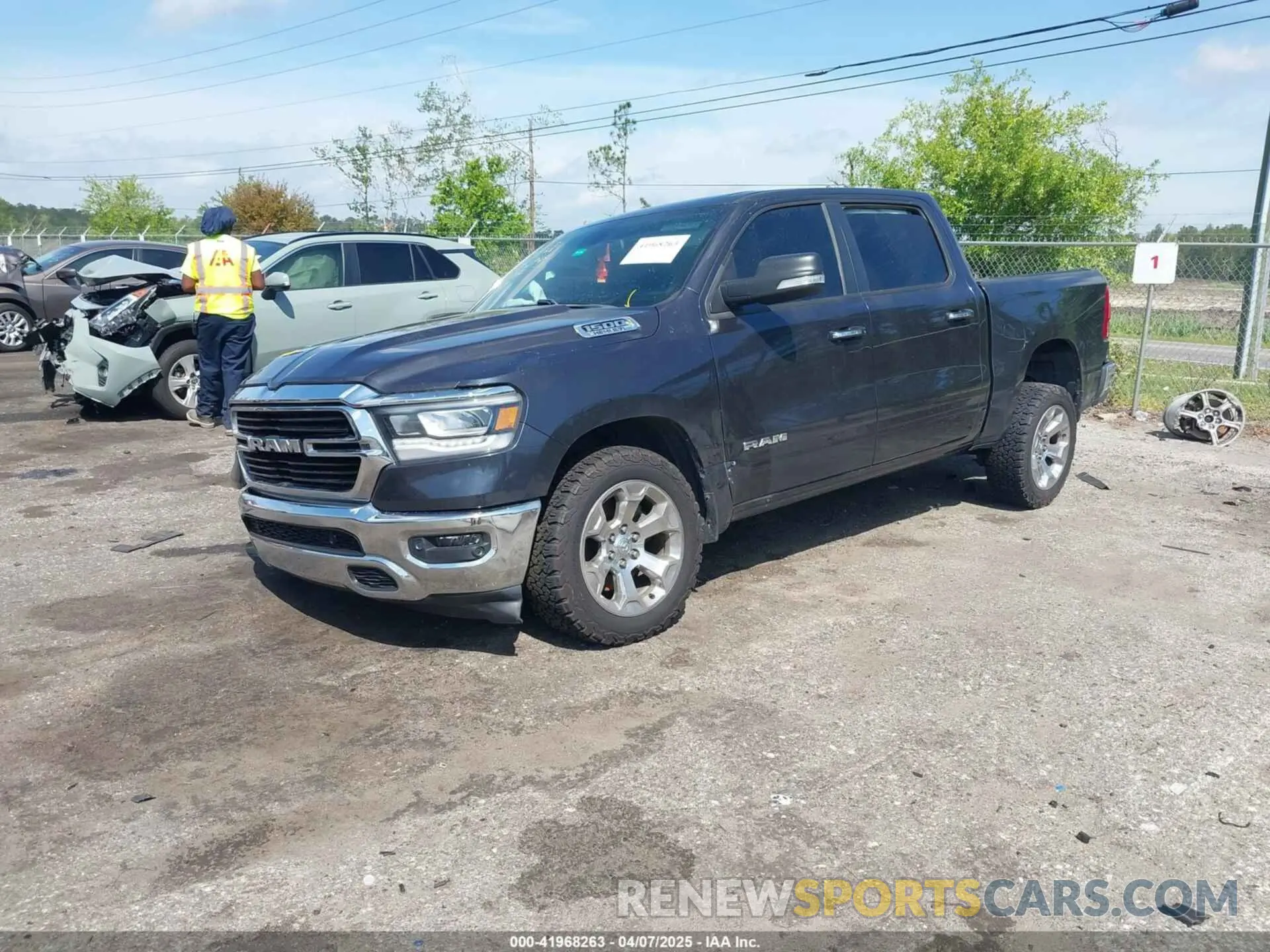 2 fotografías del automóvil dañado 1C6SRFFT3KN536294 RAM 1500 2019