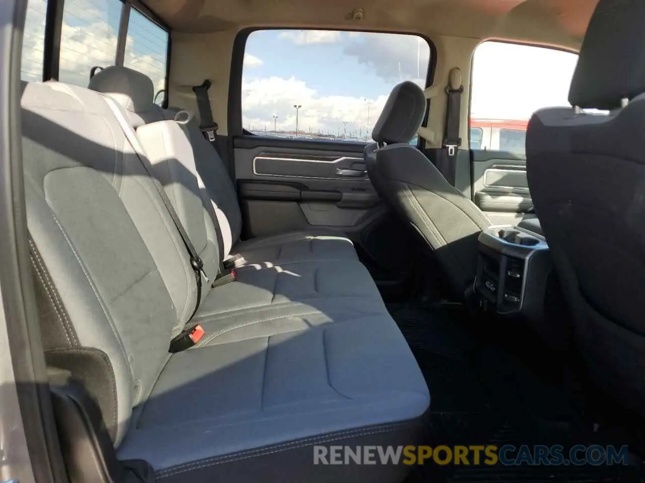 10 fotografías del automóvil dañado 1C6SRFFT3KN649954 RAM 1500 2019
