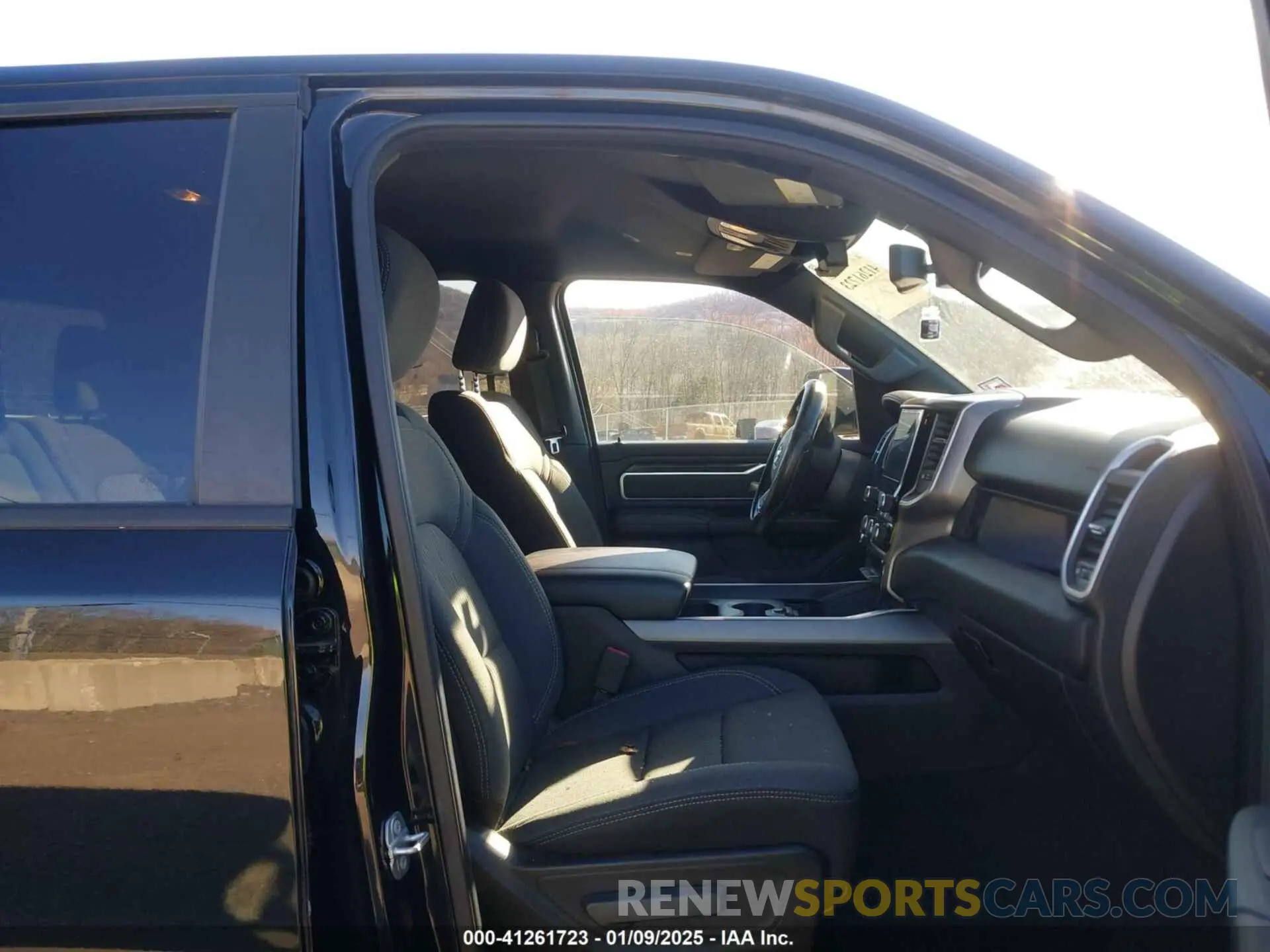 5 fotografías del automóvil dañado 1C6SRFFT8KN659895 RAM 1500 2019