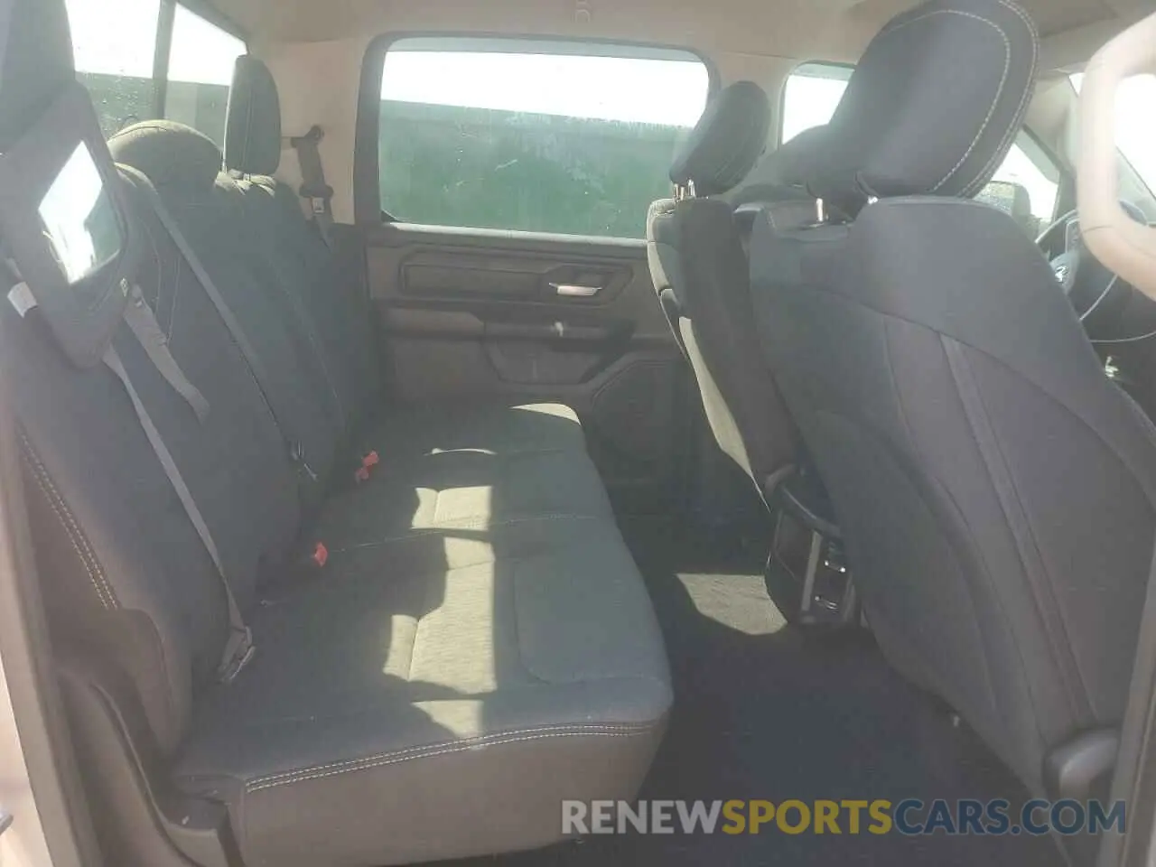 10 fotografías del automóvil dañado 1C6SRFGT6KN583124 RAM 1500 2019