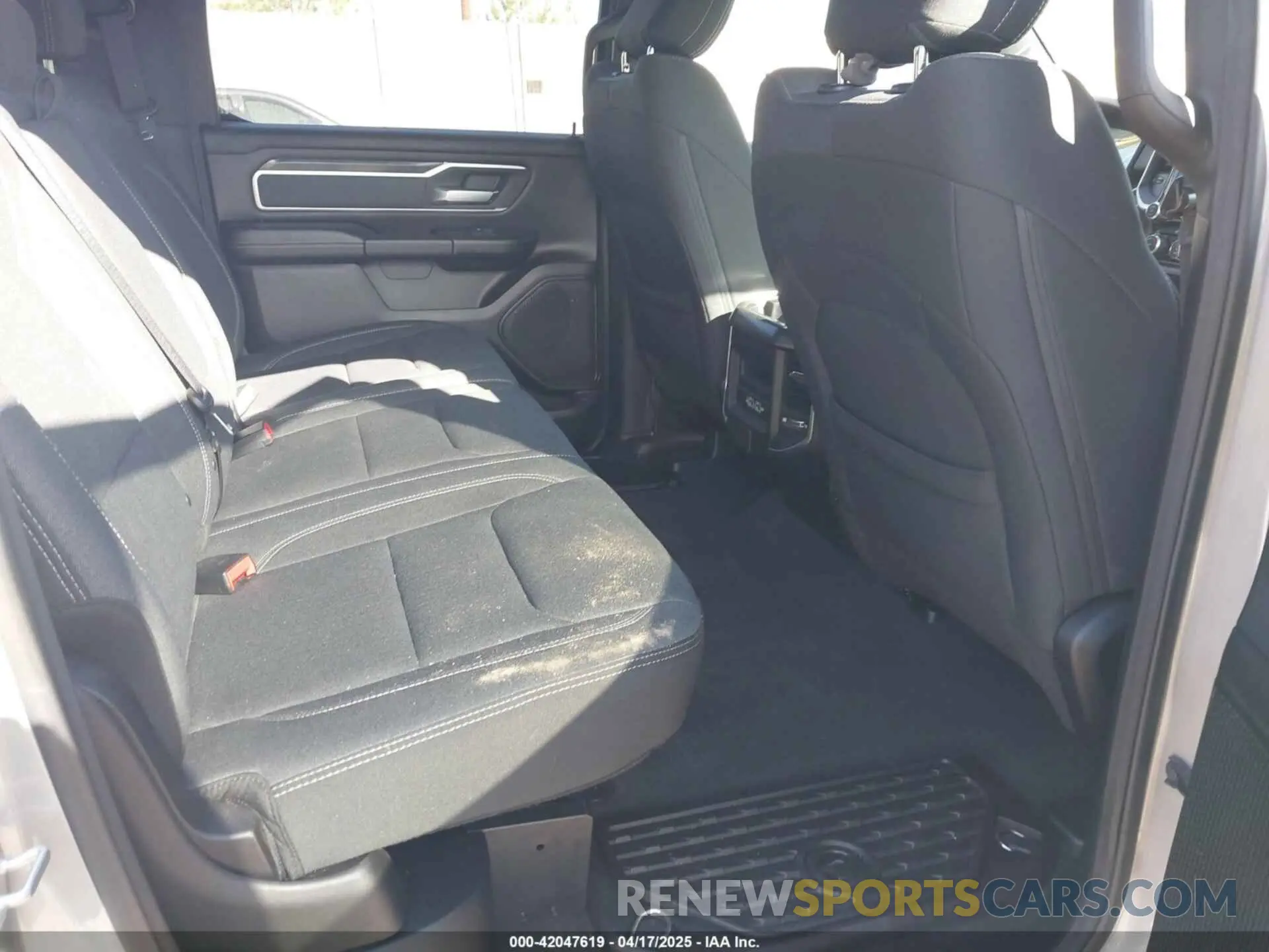 8 fotografías del automóvil dañado 1C6SRFMT2KN521613 RAM 1500 2019