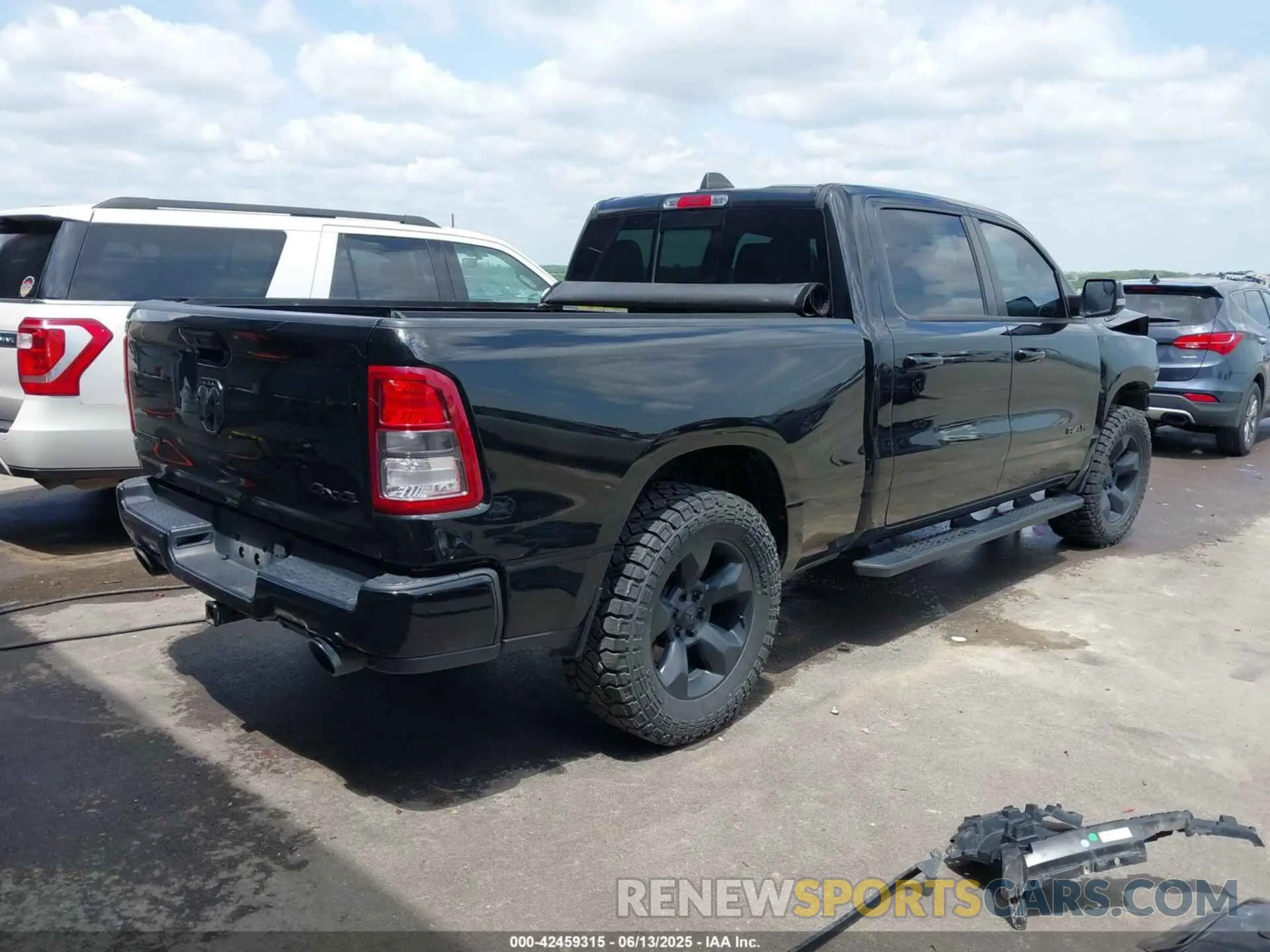 4 fotografías del automóvil dañado 1C6SRFMT7KN736680 RAM 1500 2019