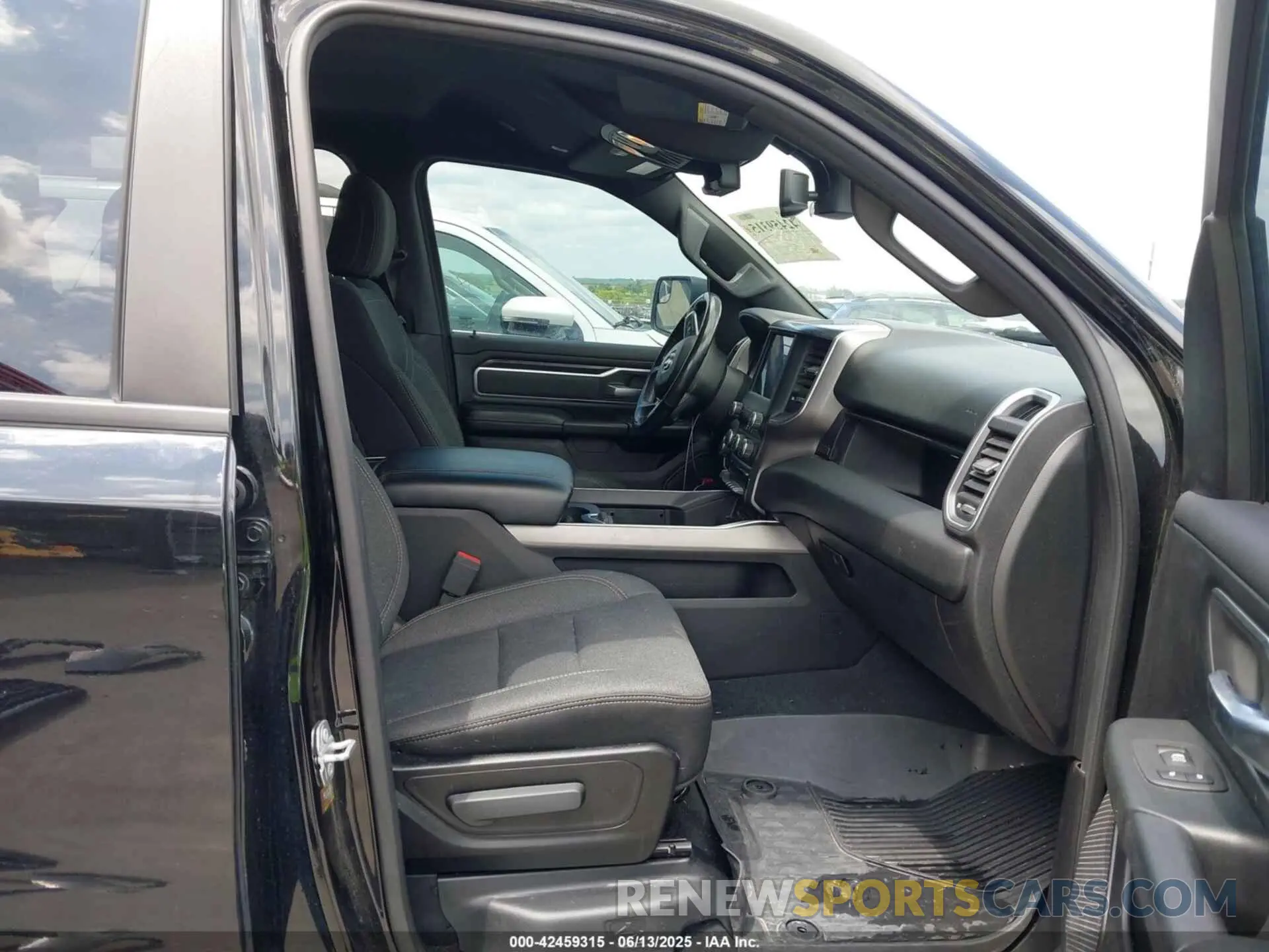 5 fotografías del automóvil dañado 1C6SRFMT7KN736680 RAM 1500 2019