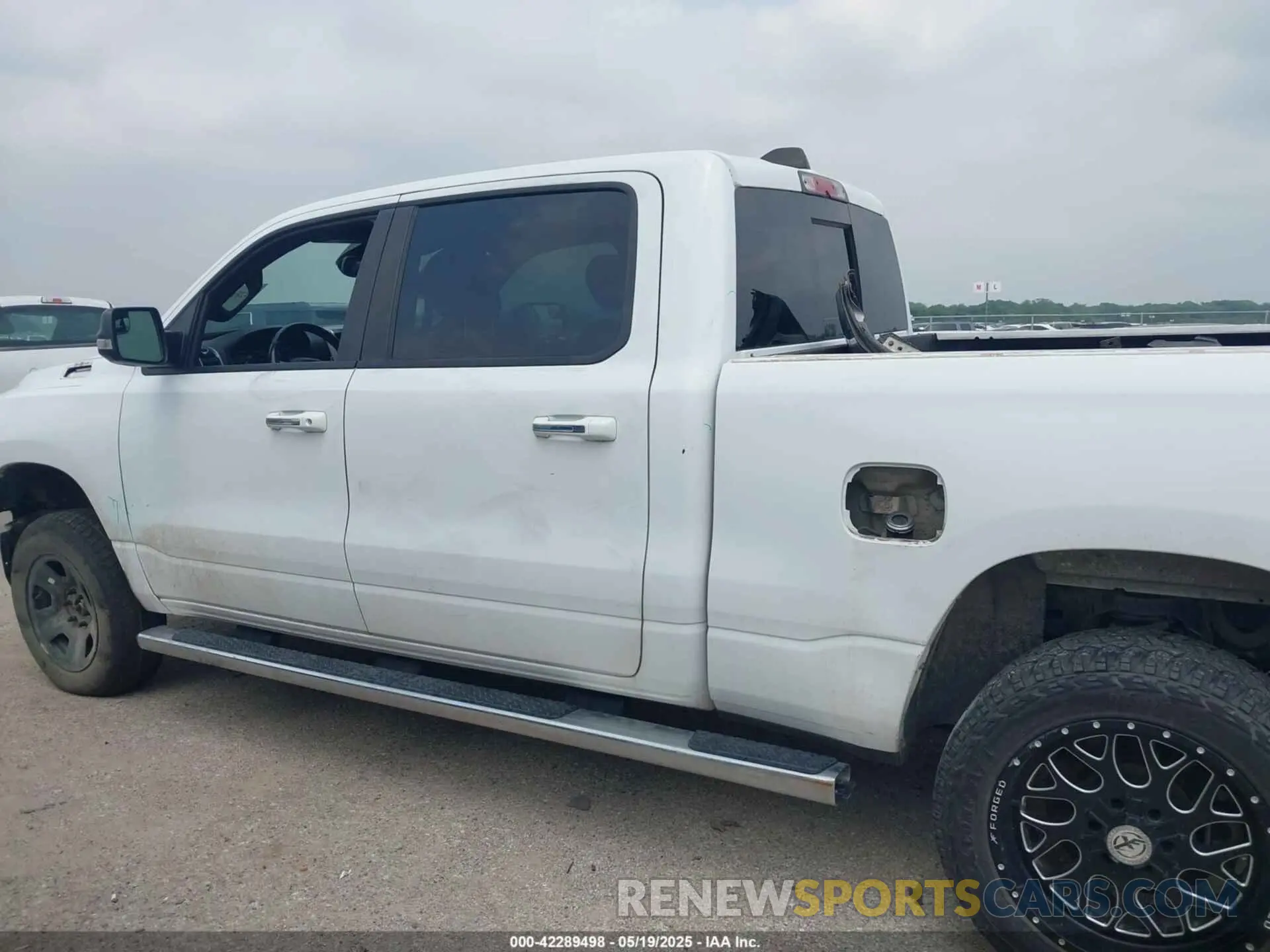 14 fotografías del automóvil dañado 1C6SRFMT9KN644227 RAM 1500 2019