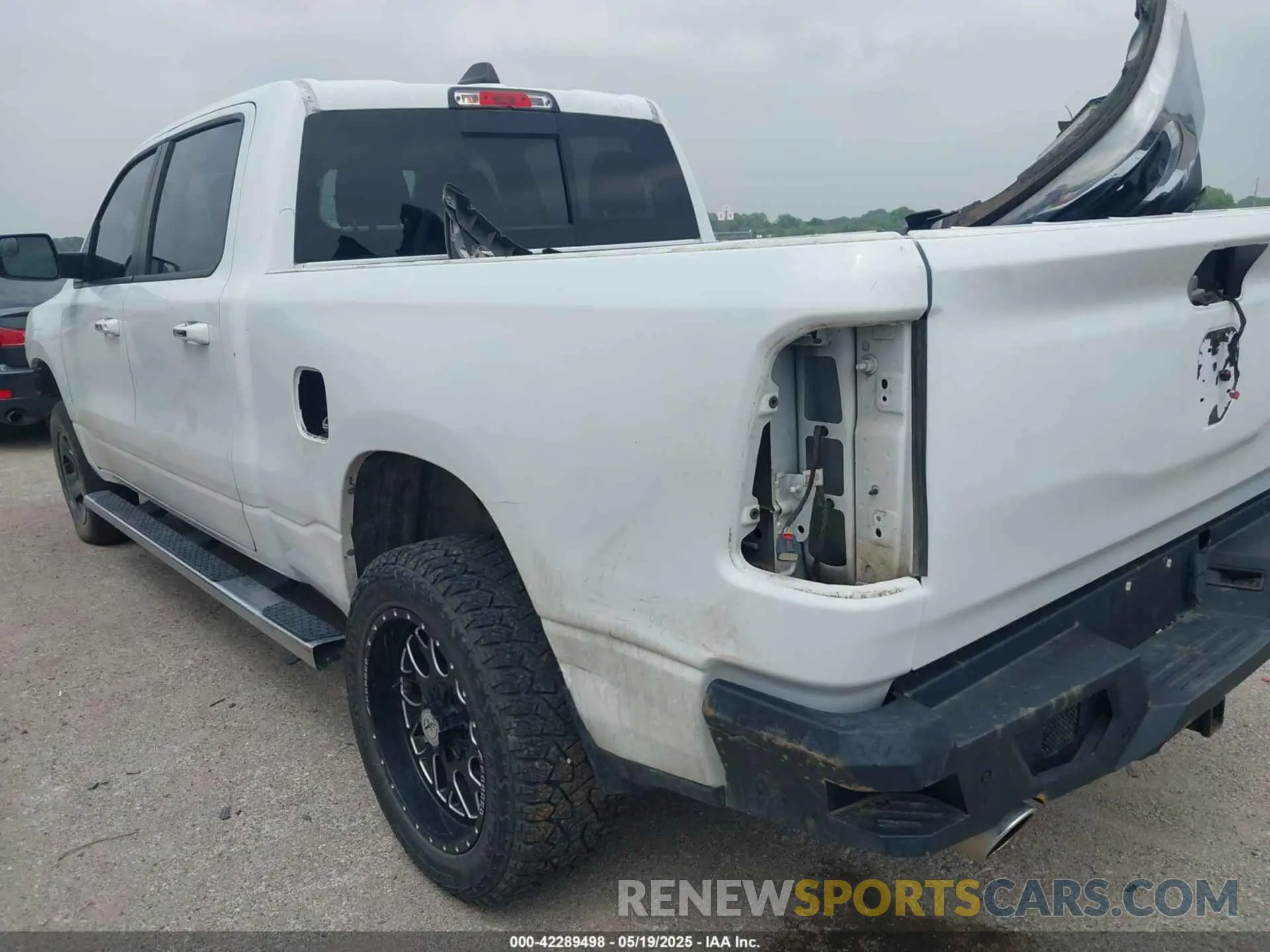 18 fotografías del automóvil dañado 1C6SRFMT9KN644227 RAM 1500 2019