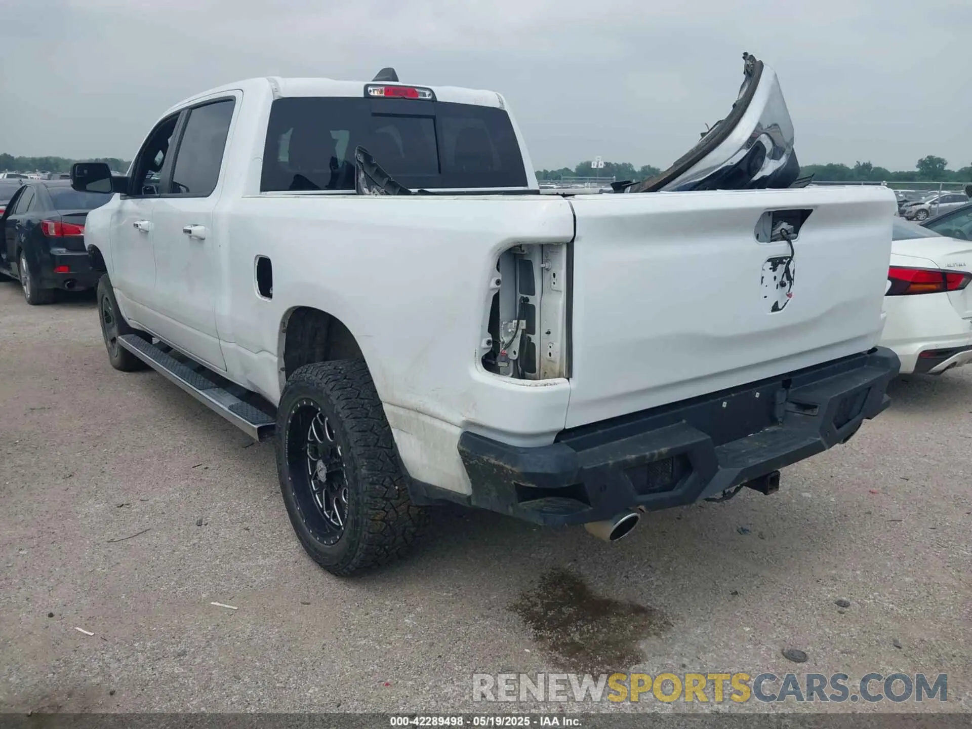 3 fotografías del automóvil dañado 1C6SRFMT9KN644227 RAM 1500 2019
