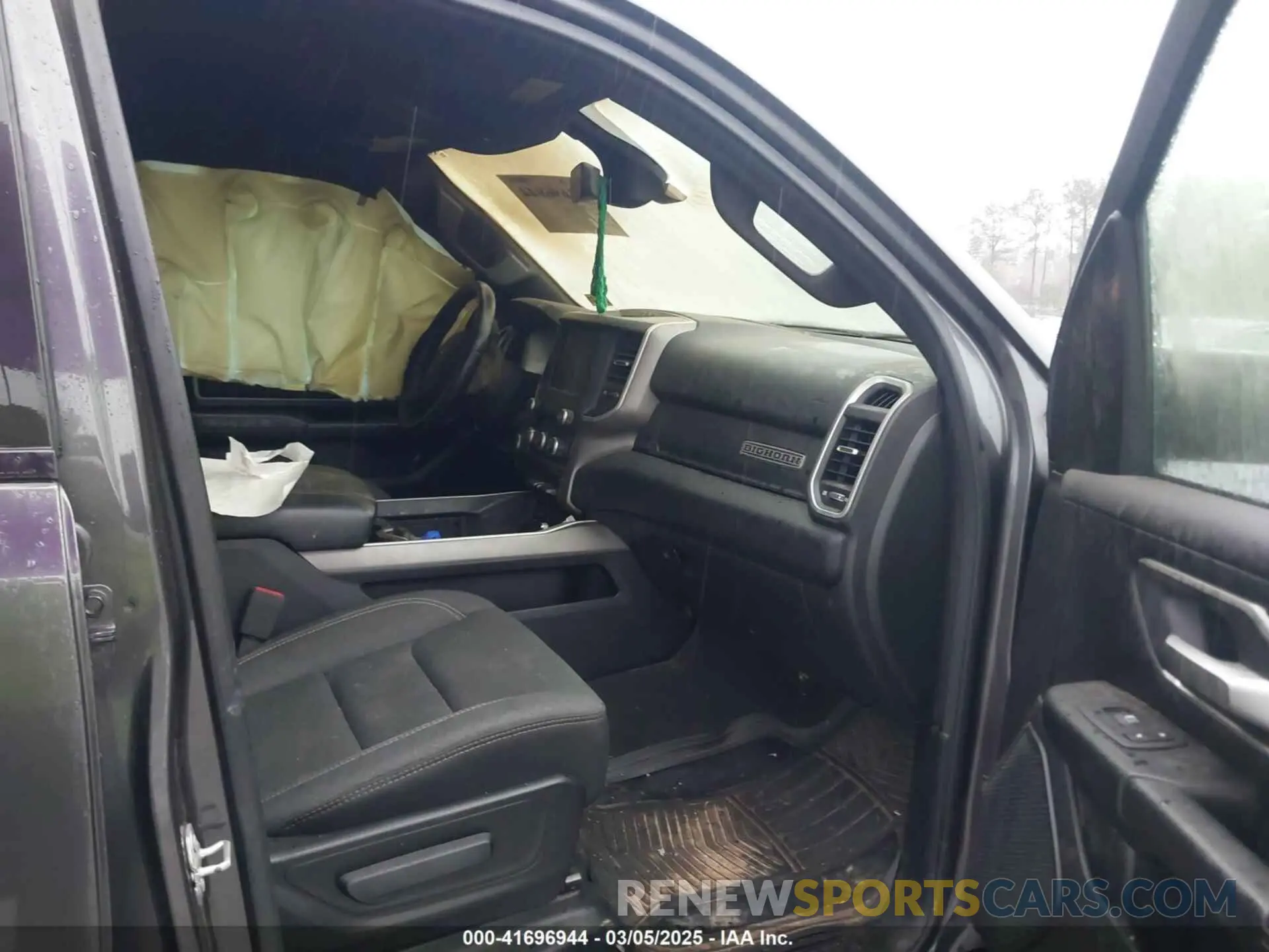 5 fotografías del automóvil dañado 1C6SRFMT9KN923161 RAM 1500 2019