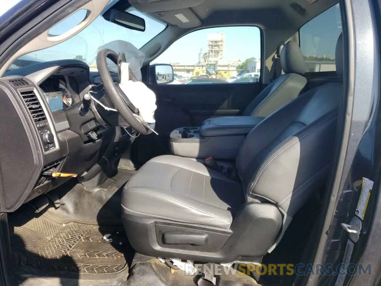 7 fotografías del automóvil dañado 3C6JR6AG1KG522585 RAM 1500 2019
