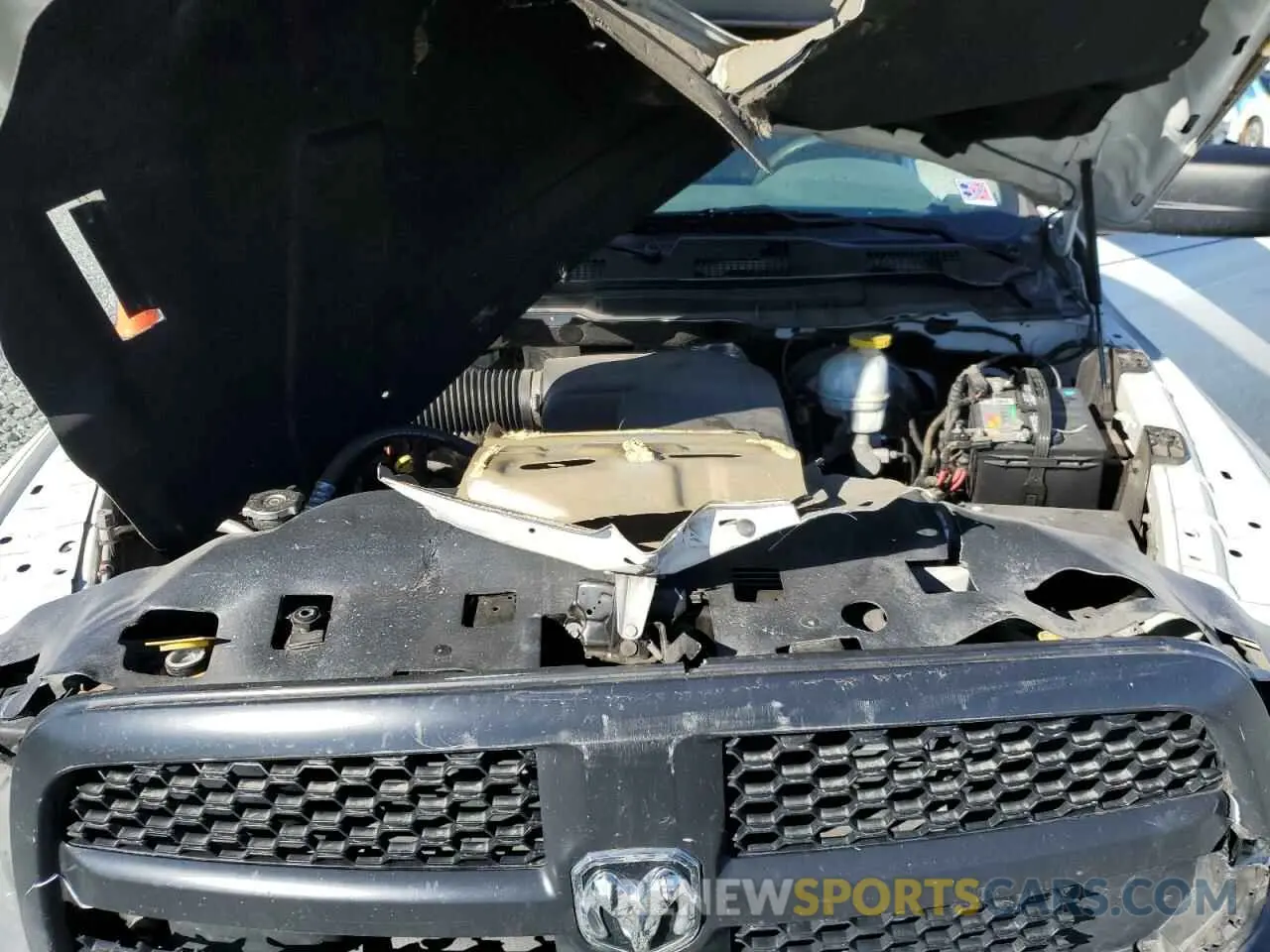 13 fotografías del automóvil dañado 3C6JR6AG5KG504090 RAM 1500 2019