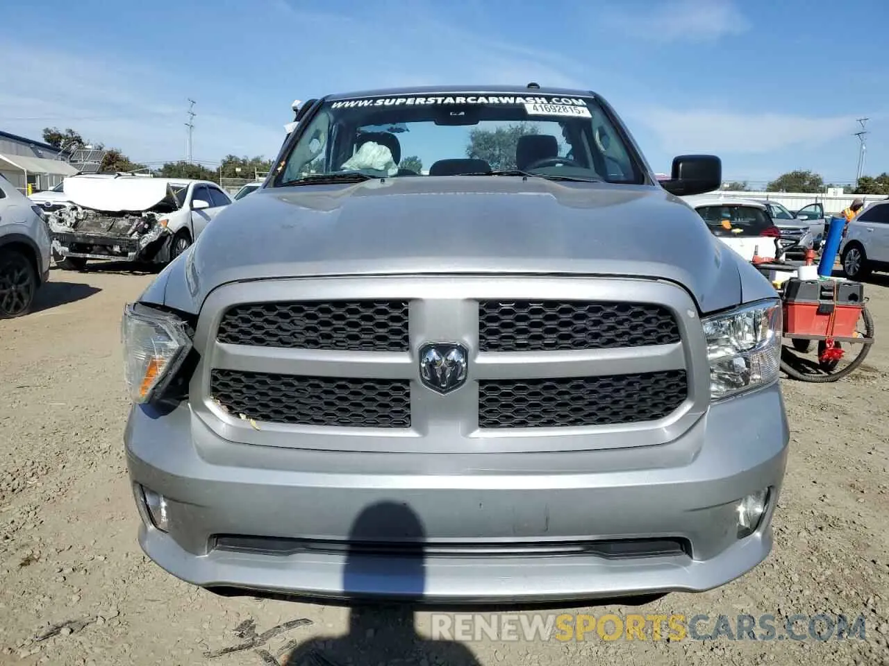 5 fotografías del automóvil dañado 3C6JR6AGXKG678799 RAM 1500 2019