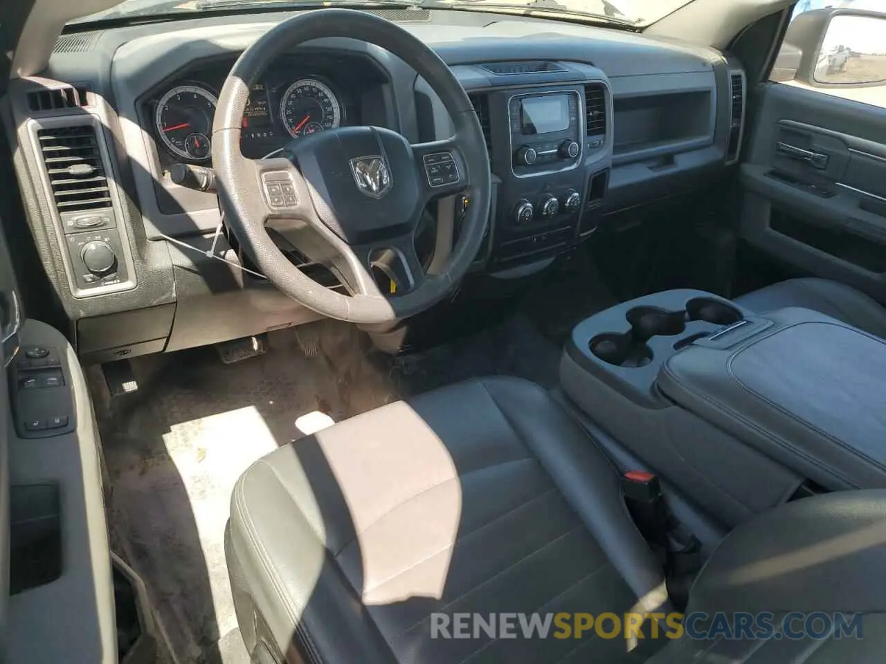 8 fotografías del automóvil dañado 3C6JR6DT2KG619836 RAM 1500 2019