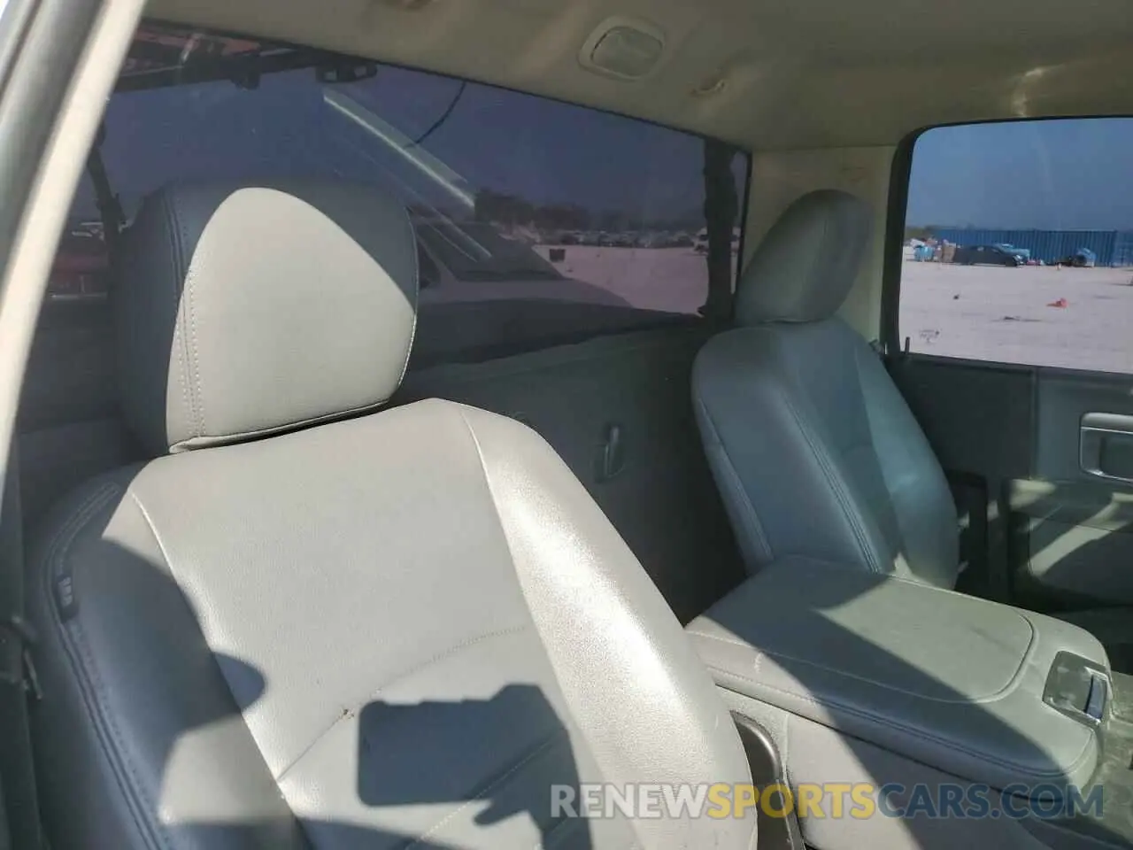 10 fotografías del automóvil dañado 3C6JR6DT3KG621739 RAM 1500 2019
