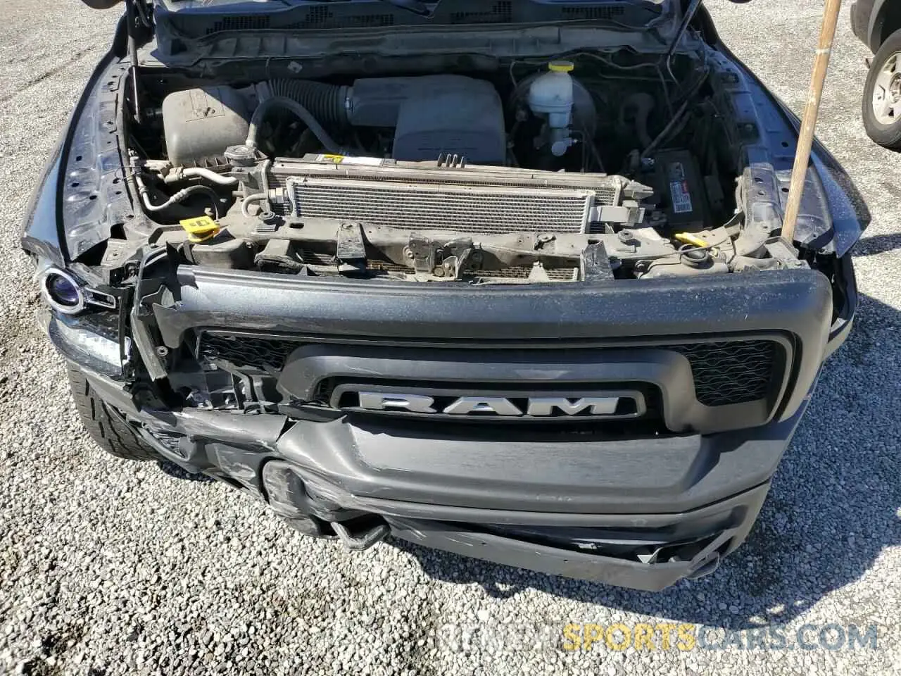 11 fotografías del automóvil dañado 1C6RR6GG9LS105560 RAM 1500 2020