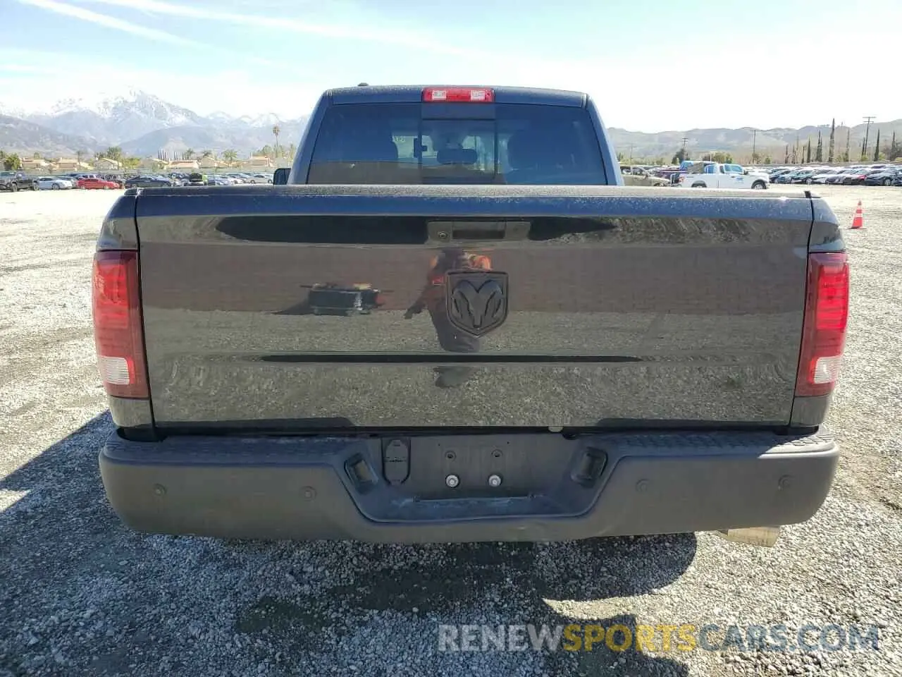 6 fotografías del automóvil dañado 1C6RR6GG9LS105560 RAM 1500 2020