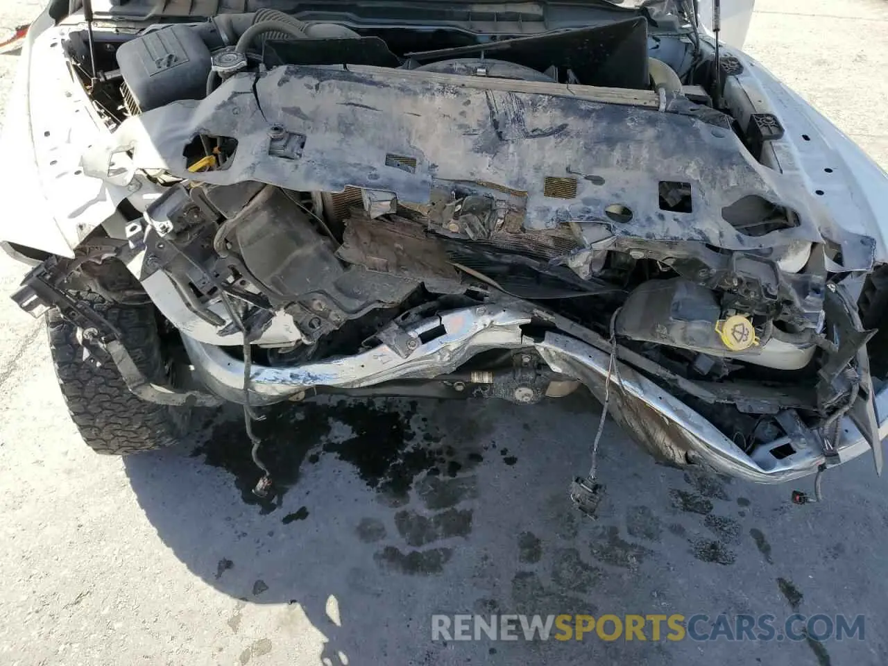11 fotografías del automóvil dañado 1C6RR6TT5LS102898 RAM 1500 2020
