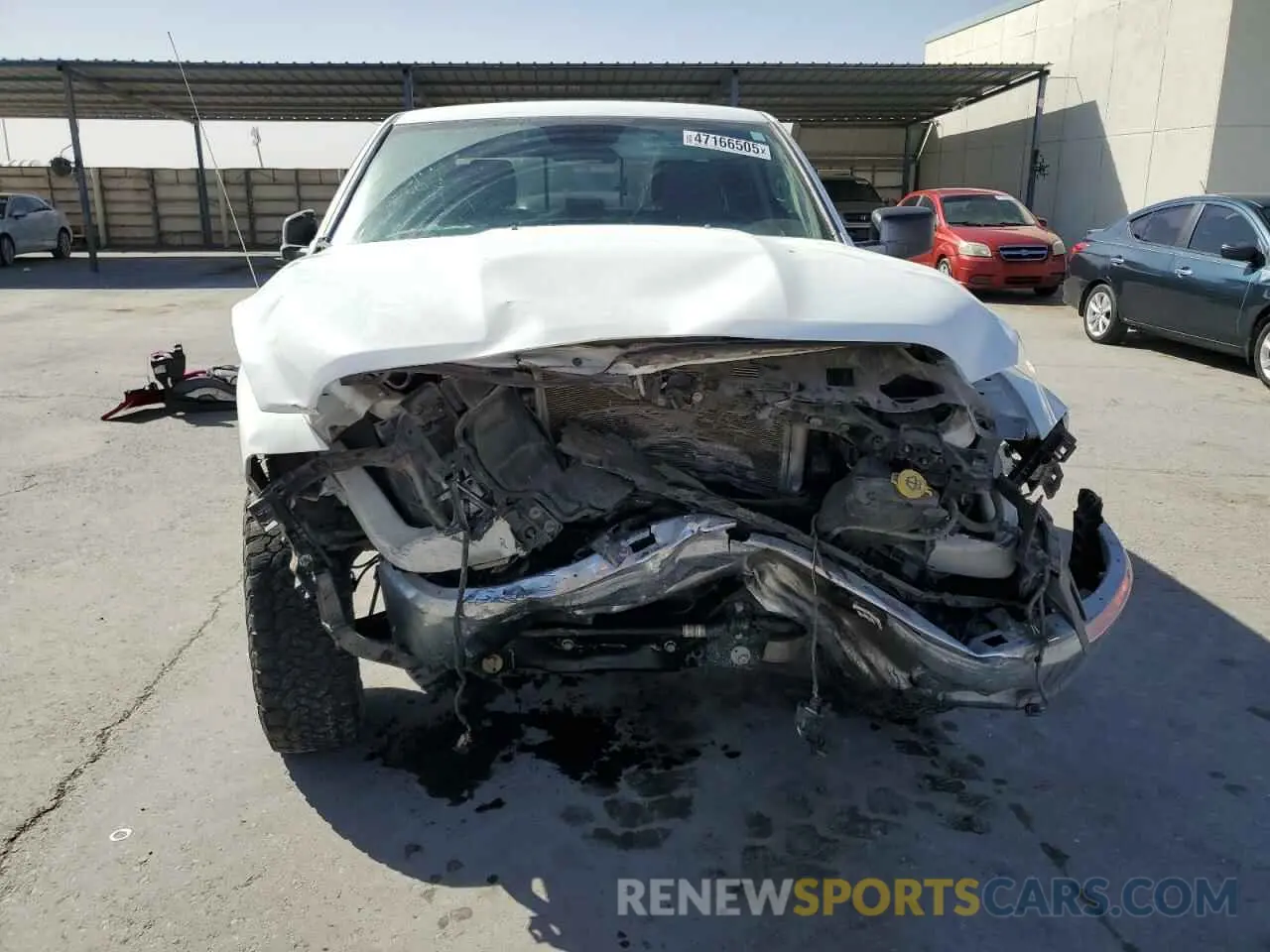 5 fotografías del automóvil dañado 1C6RR6TT5LS102898 RAM 1500 2020