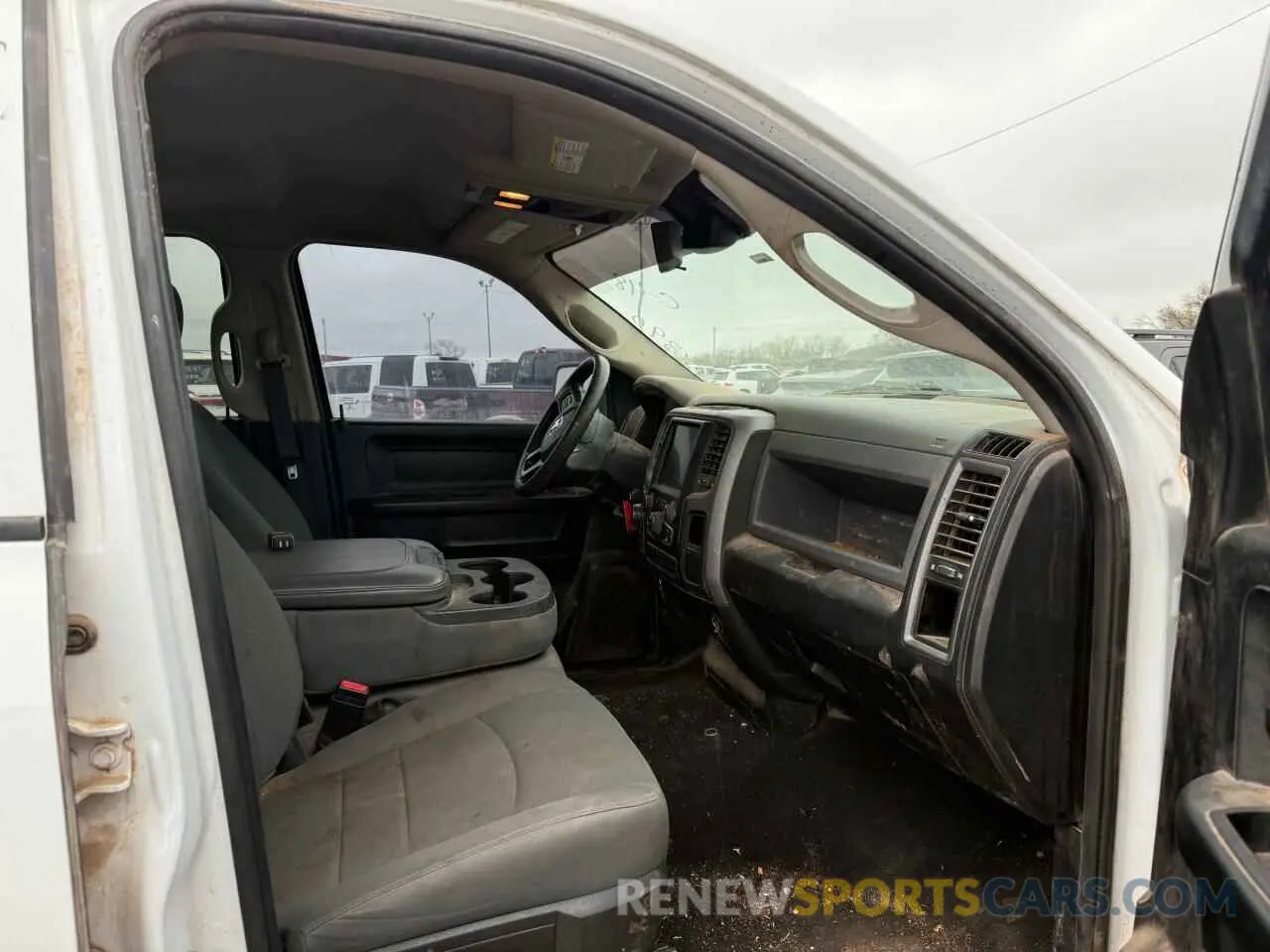 5 fotografías del automóvil dañado 1C6RR7FG3LS144961 RAM 1500 2020
