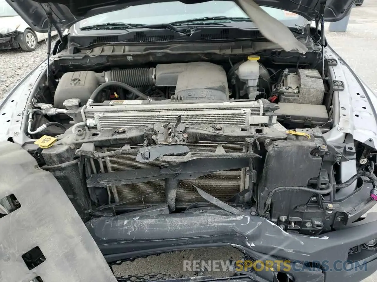 11 fotografías del automóvil dañado 1C6RR7GG9LS147152 RAM 1500 2020